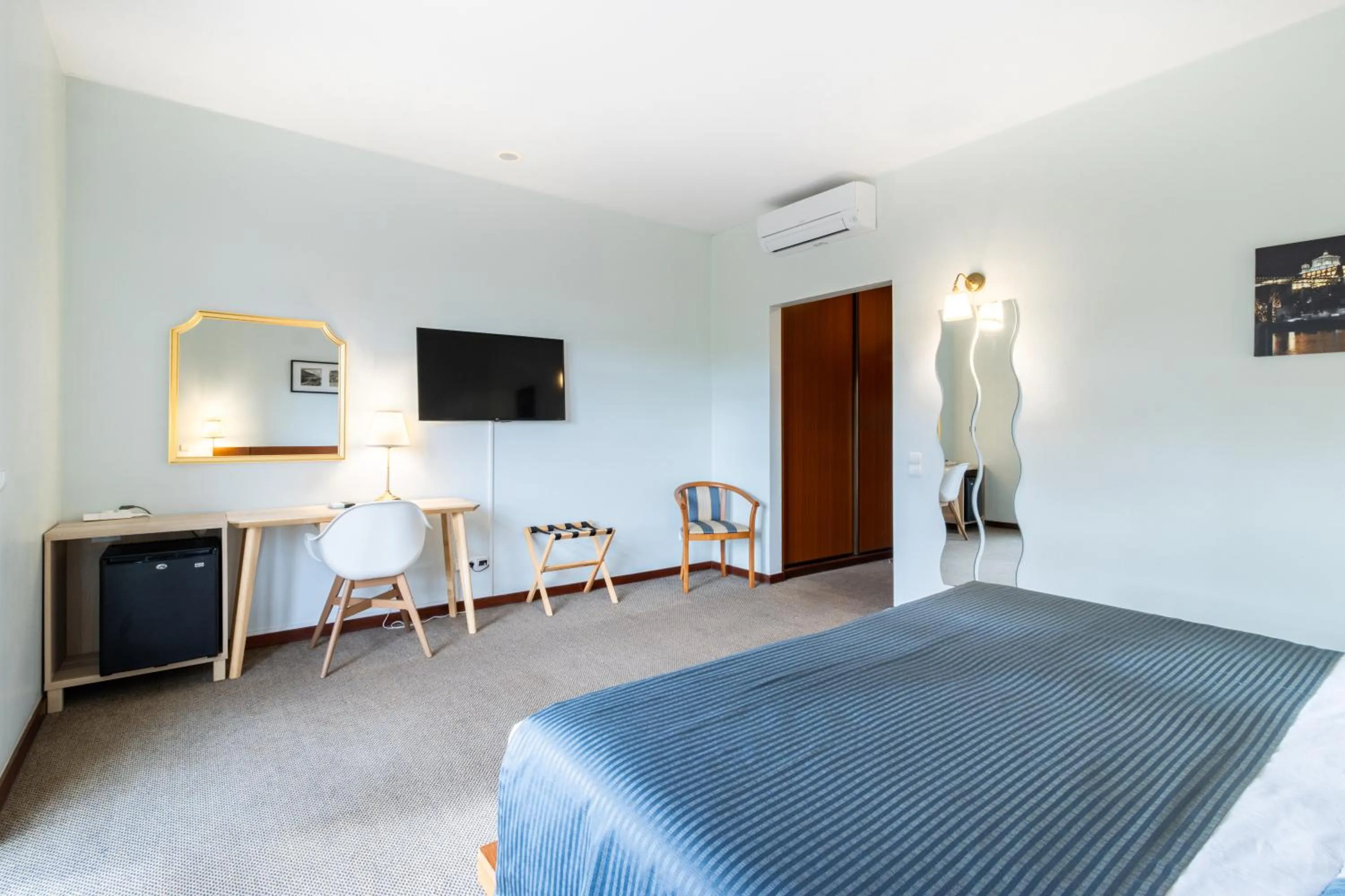 Bed in Hotel La Fontaine