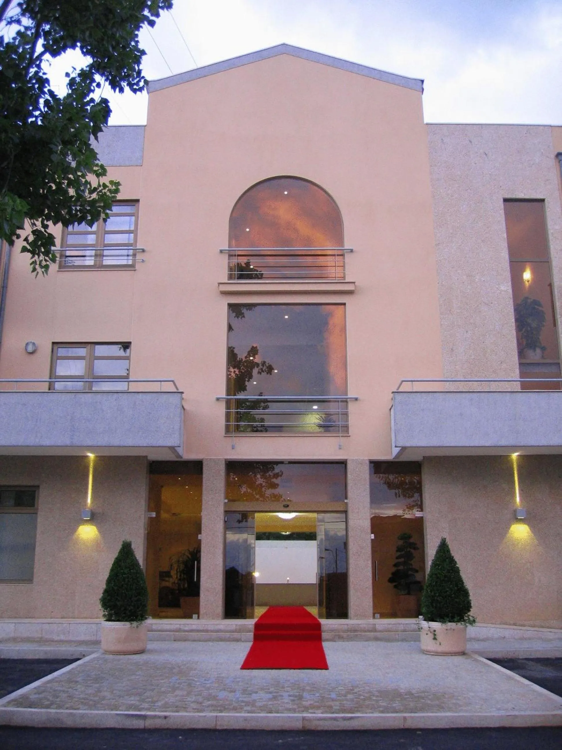Facade/entrance in Hotel La Fontaine