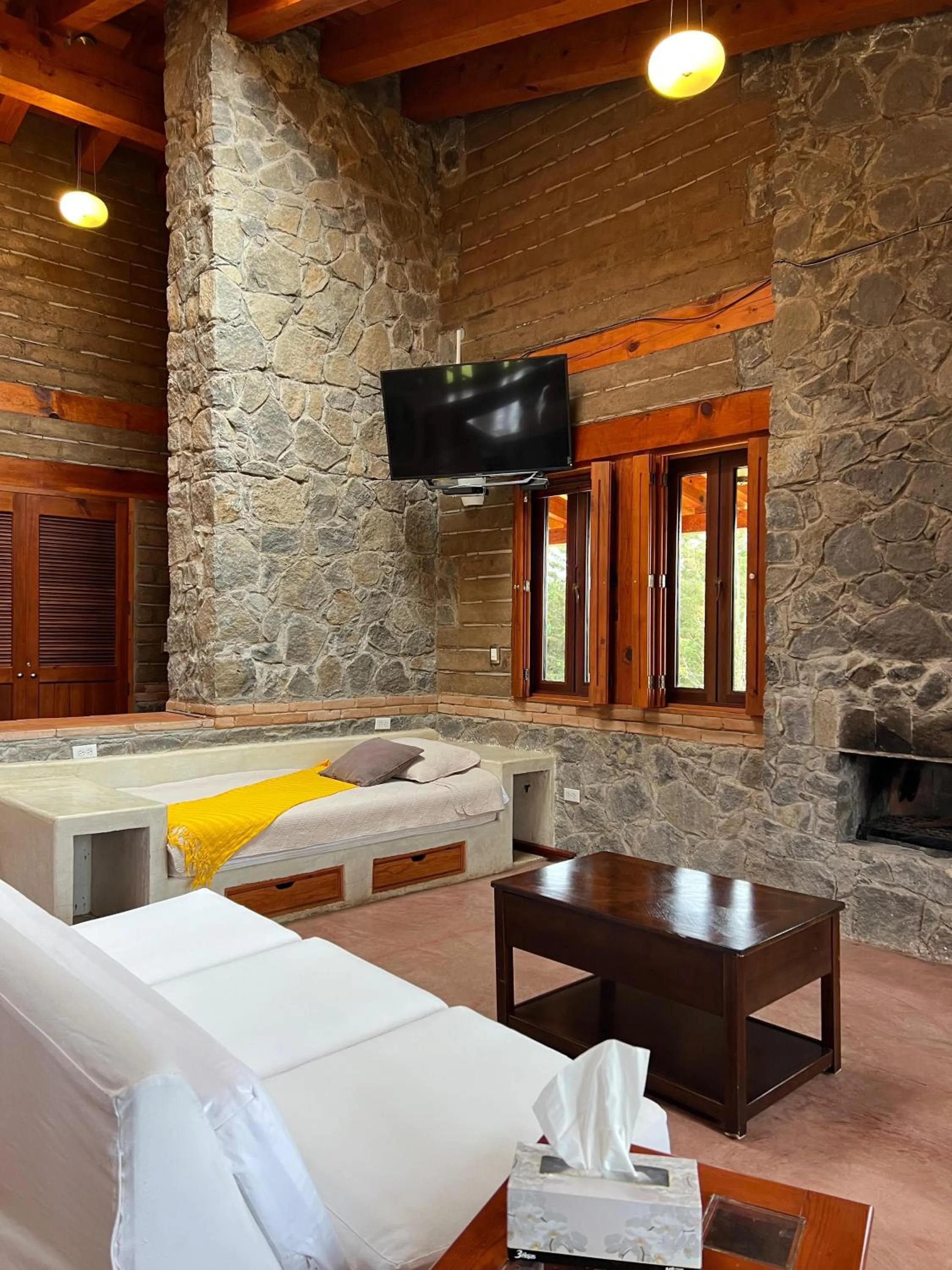 HOTEL Y CABAÑAS MOUNTAIN LODGE