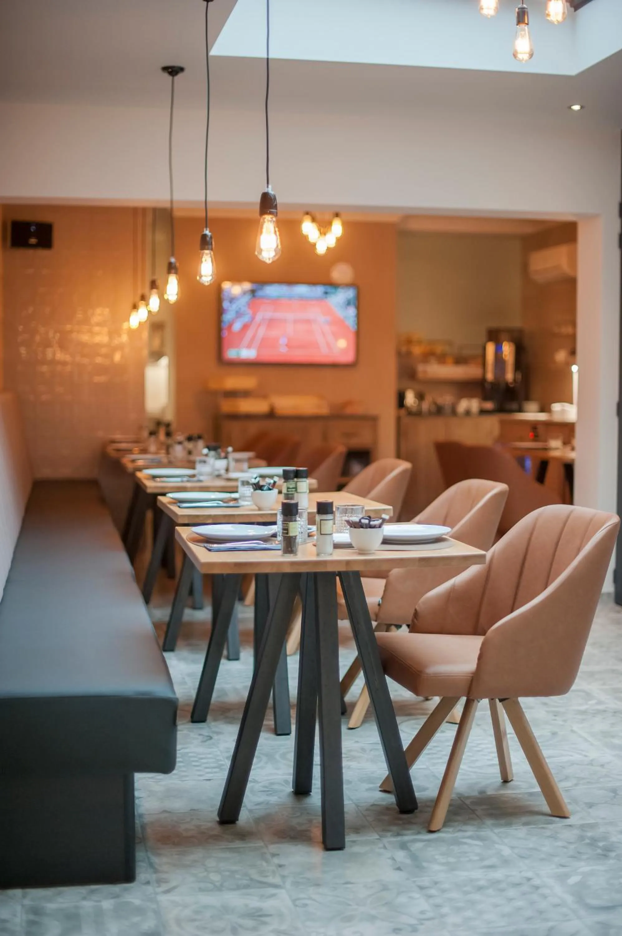 Restaurant/places to eat in Boutique Hotel Caelus VII