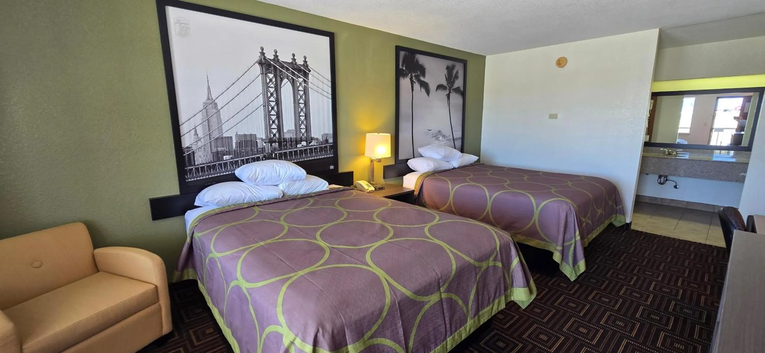 Bedroom, Bed in Super 8 by Wyndham Seguin