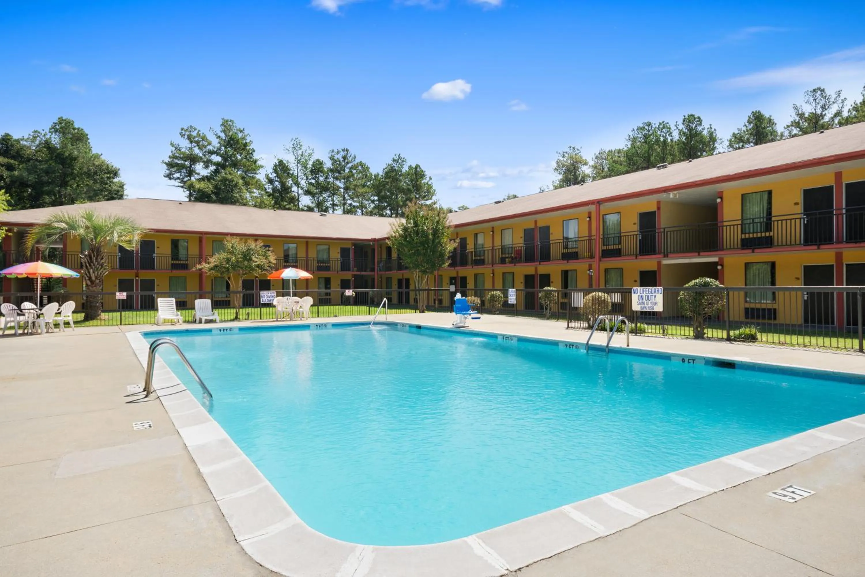 Property building in Knights Inn Aiken