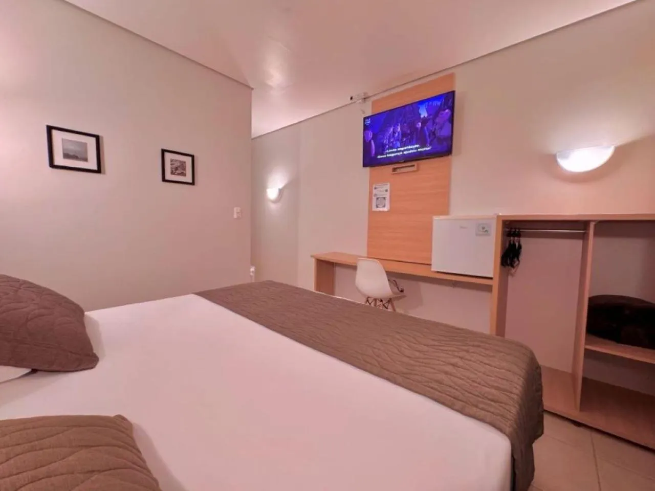 Bedroom, Bed in Igaras Hotel