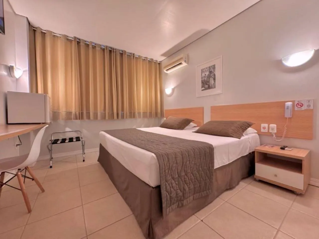 Bedroom, Bed in Igaras Hotel