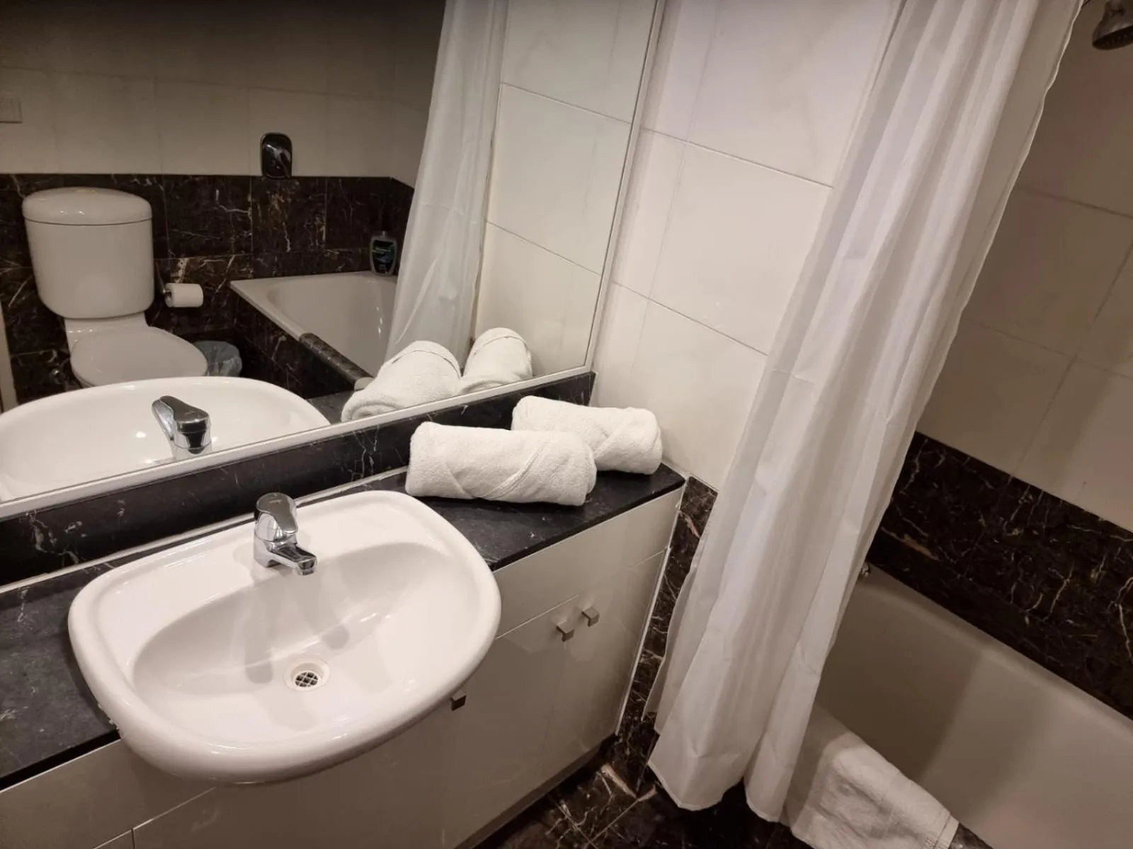 Toilet in Accommodation Sydney Darling Harbour