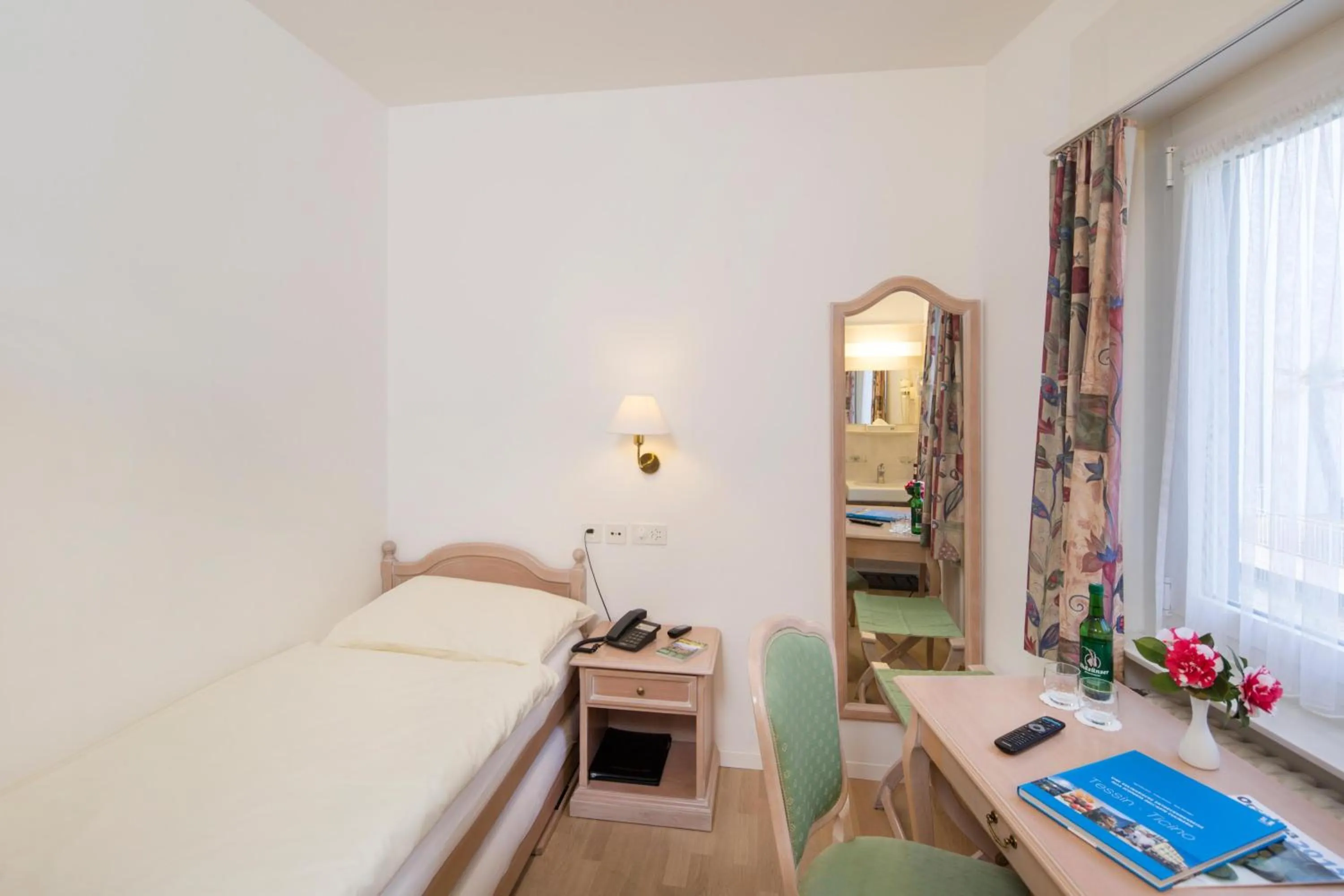 Photo of the whole room, Bed in Hotel Stella SA