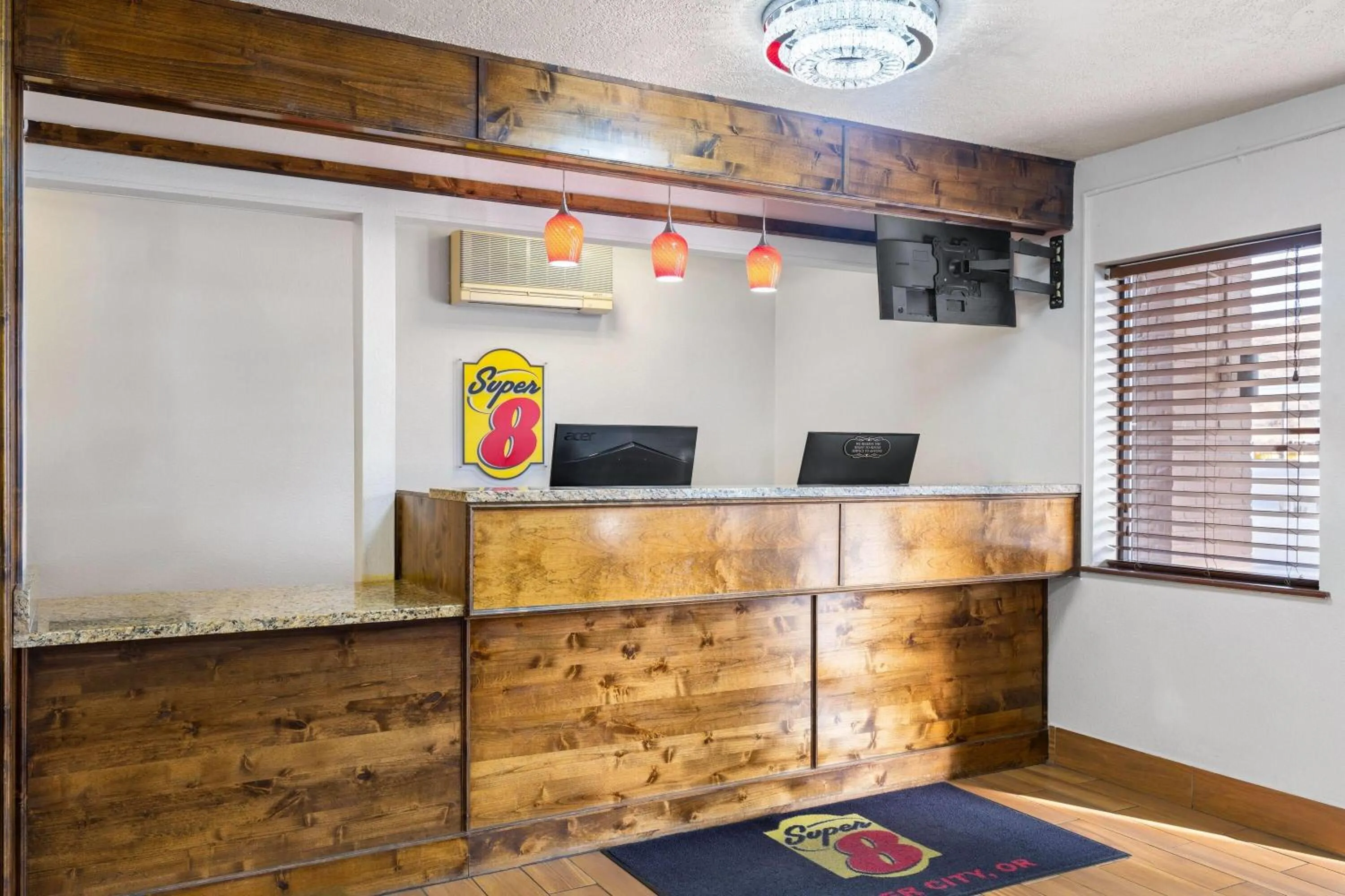 Lobby or reception in Super 8 by Wyndham Baker City