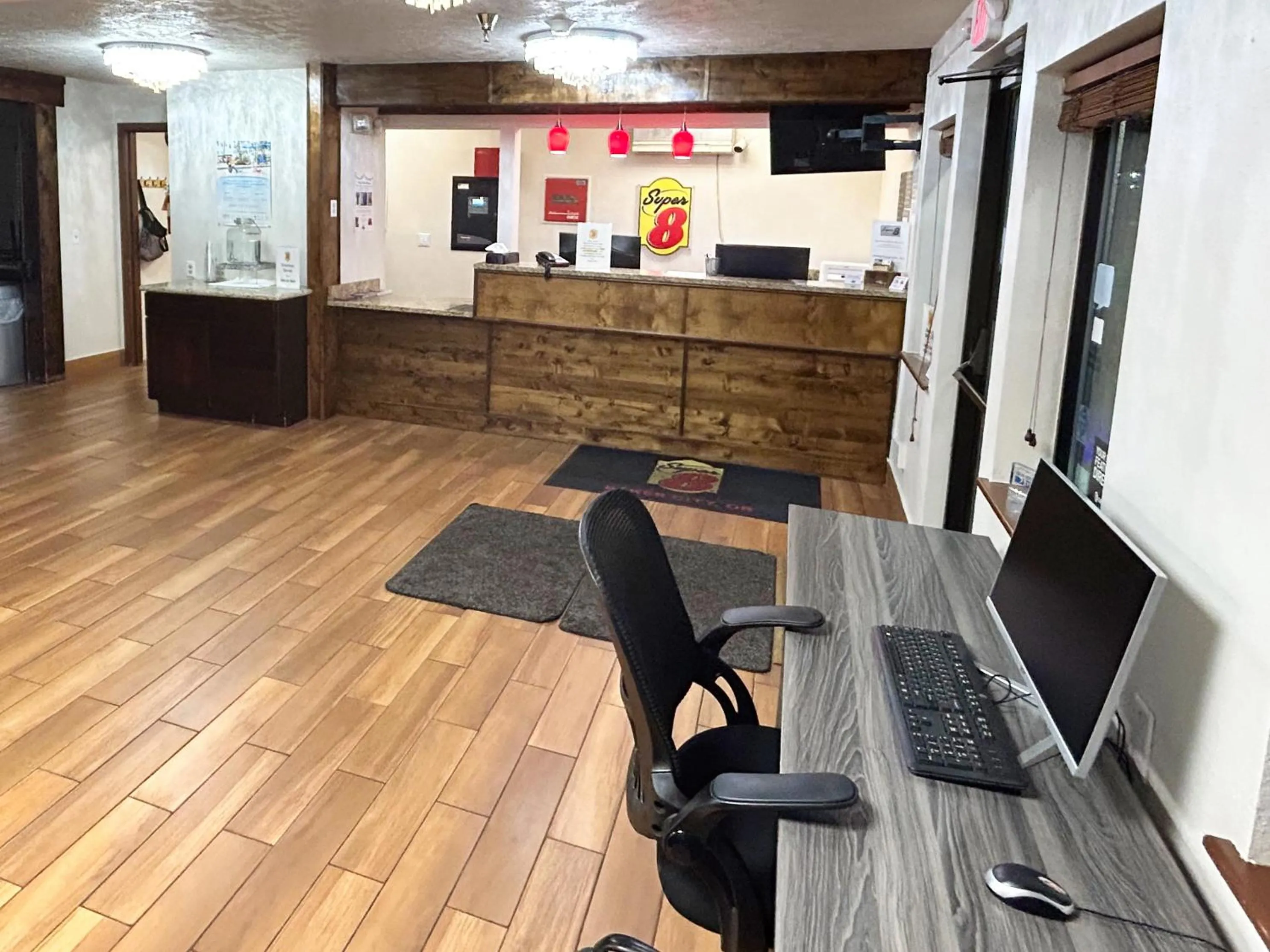 Lobby or reception in Super 8 by Wyndham Baker City