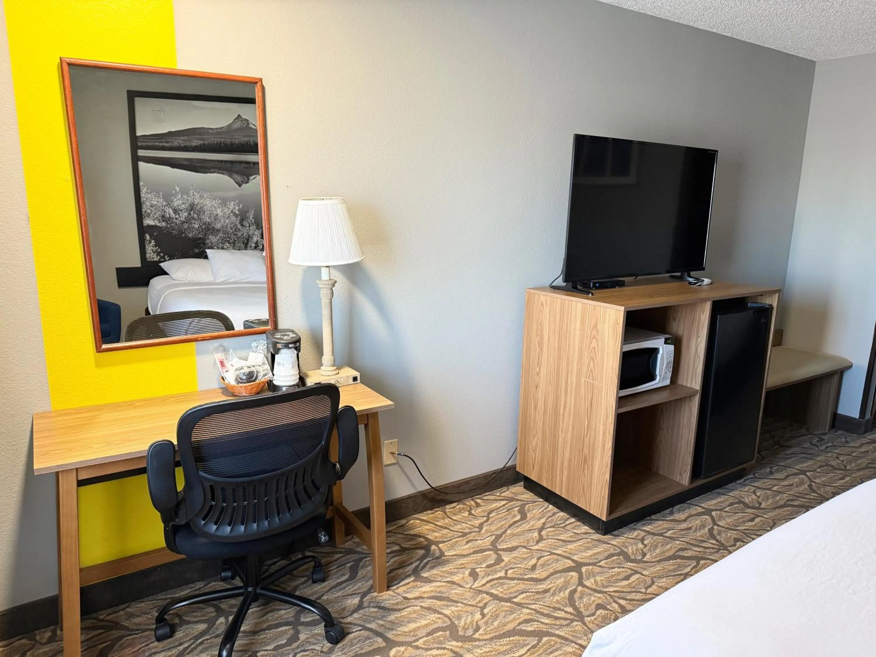 Bed in Super 8 by Wyndham Baker City