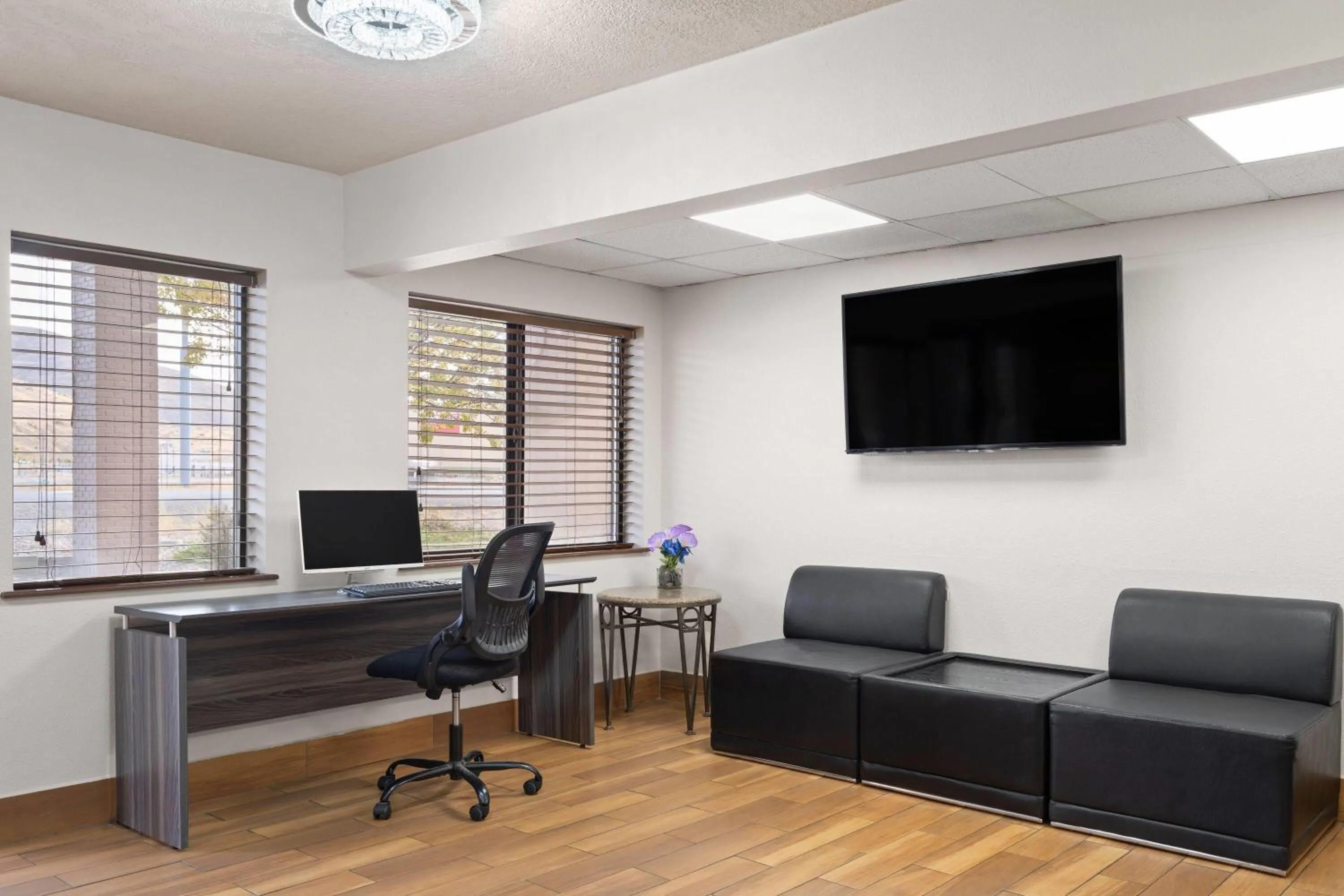 Lobby or reception in Super 8 by Wyndham Baker City