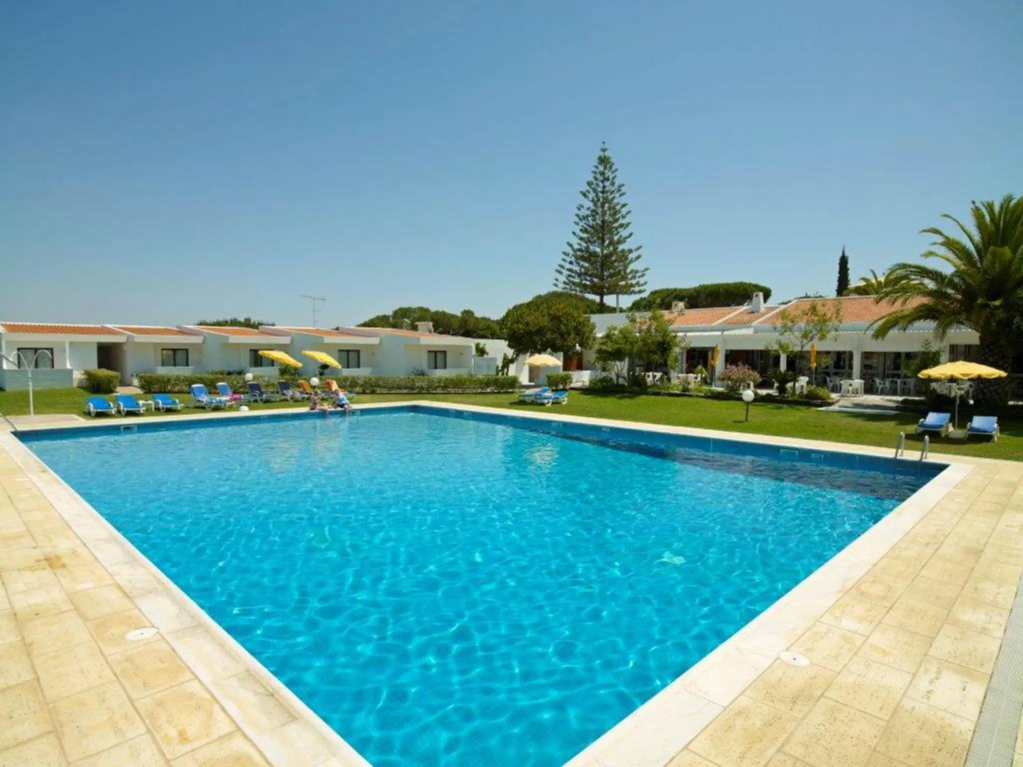Swimming pool in Hotel Apartamento Do Golfe