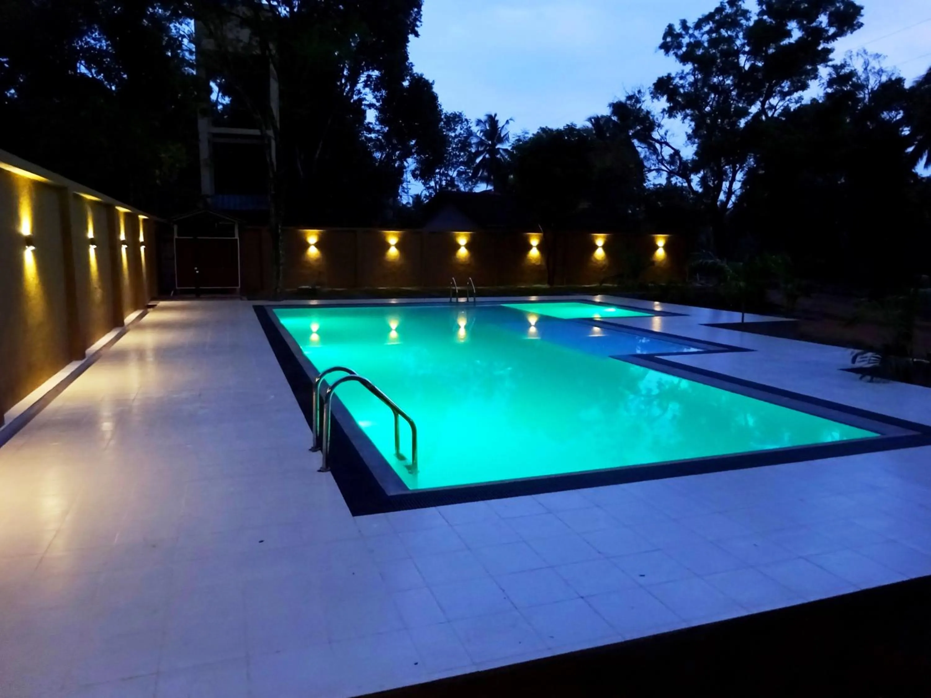 Swimming pool in Athkandura Hotel