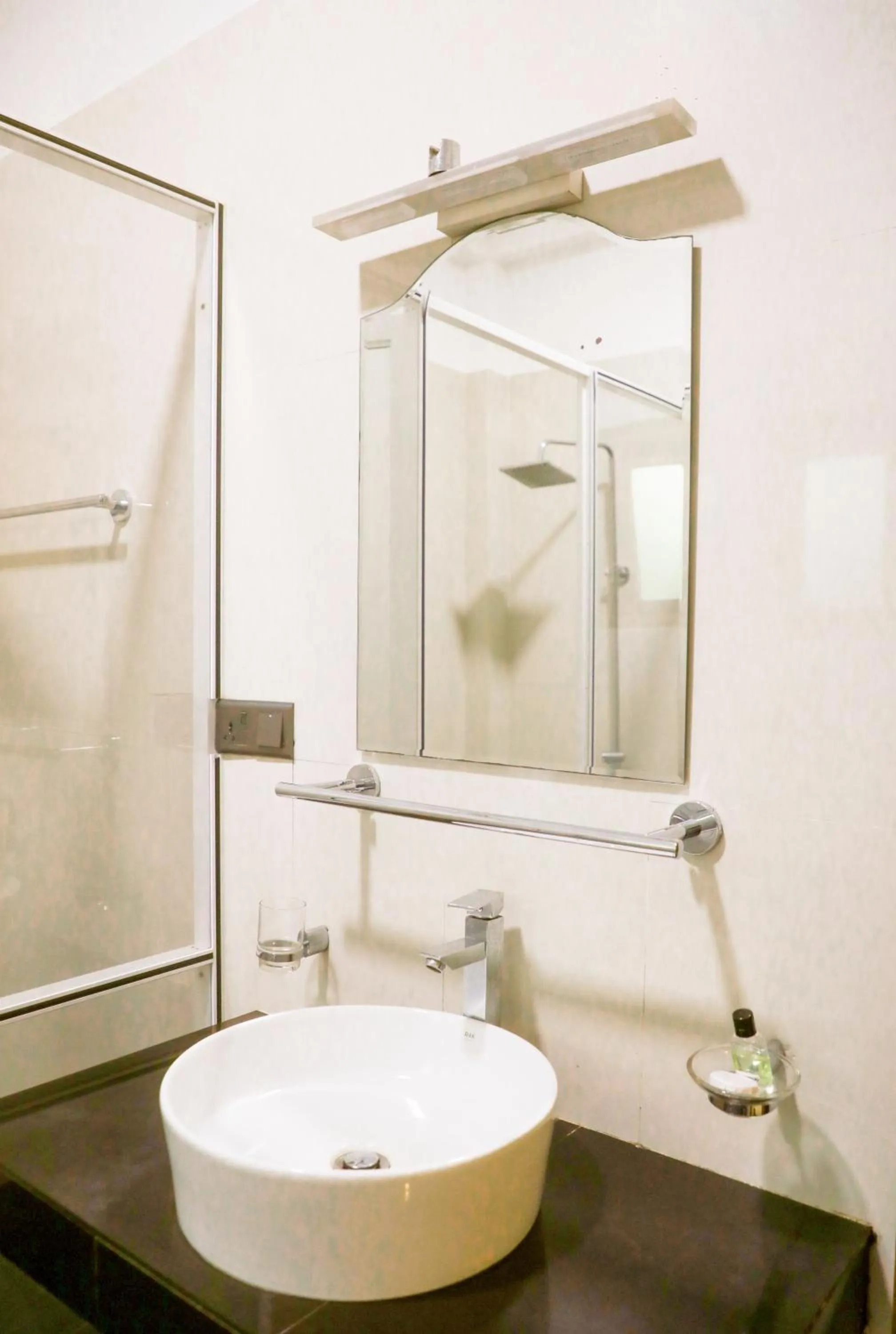 Shower in Athkandura Hotel