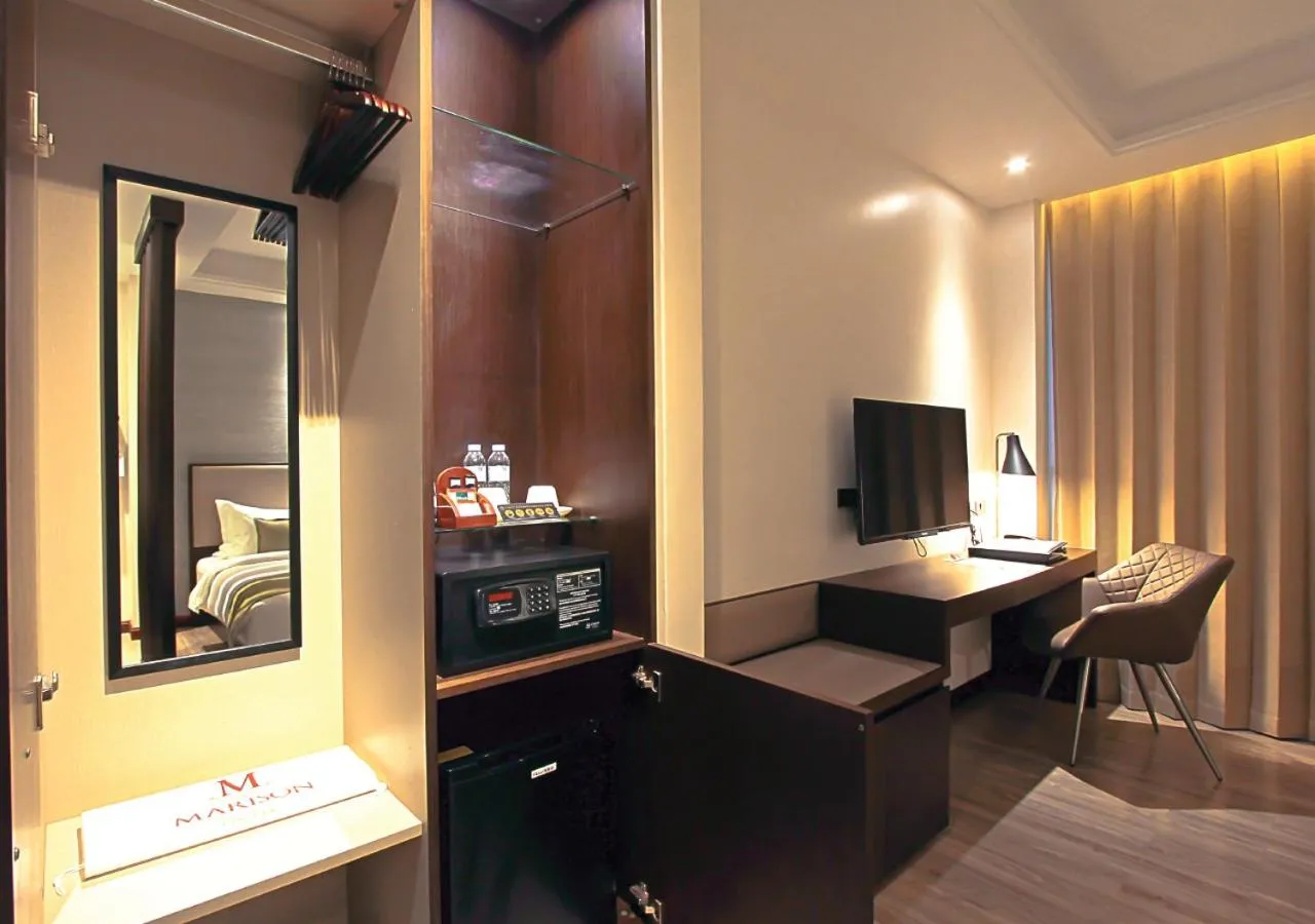 Communal lounge/ TV room in The Marison Hotel