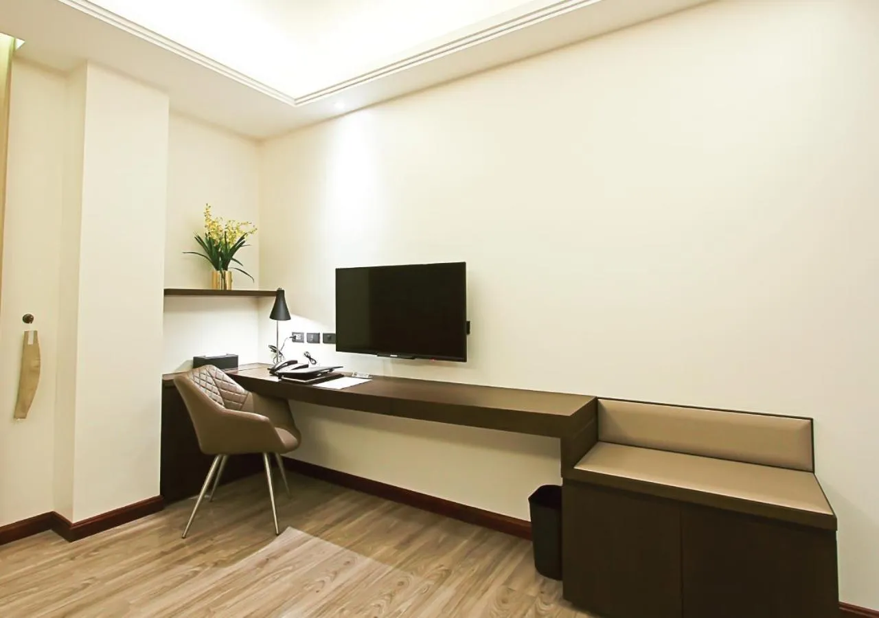 Communal lounge/ TV room in The Marison Hotel