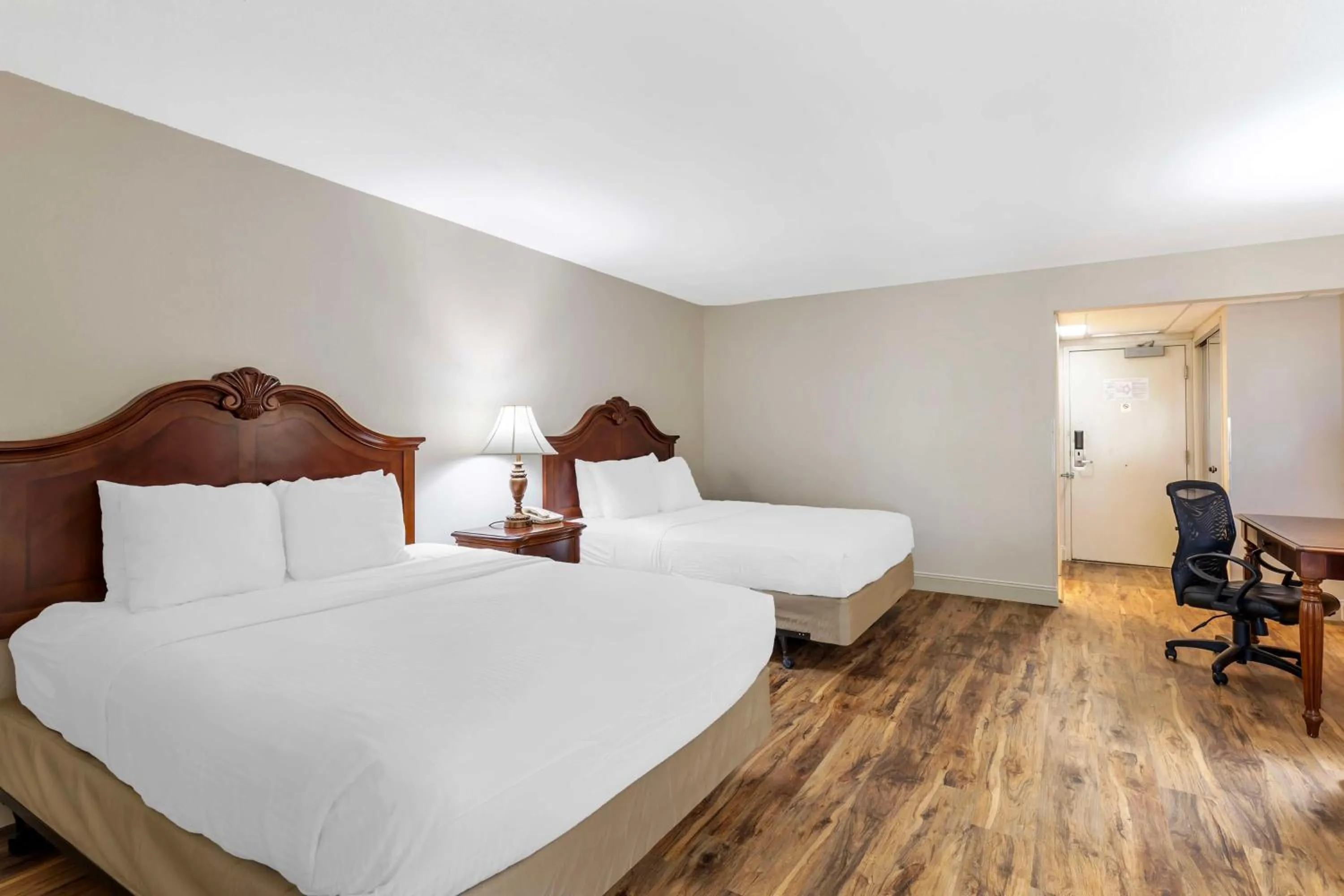 Bedroom, Bed in Best Western Plus Steeplegate Inn