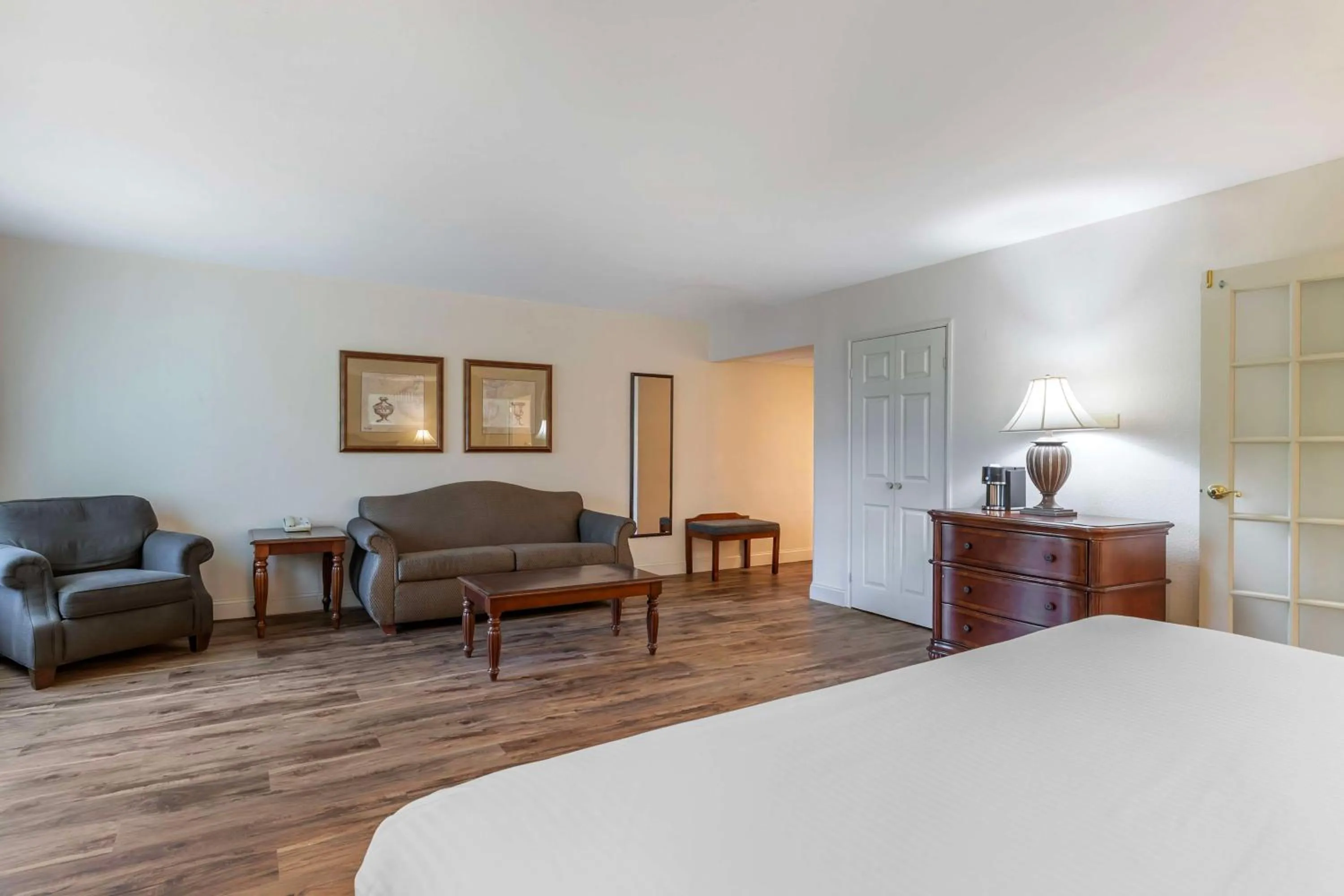 Bedroom, Bed in Best Western Plus Steeplegate Inn