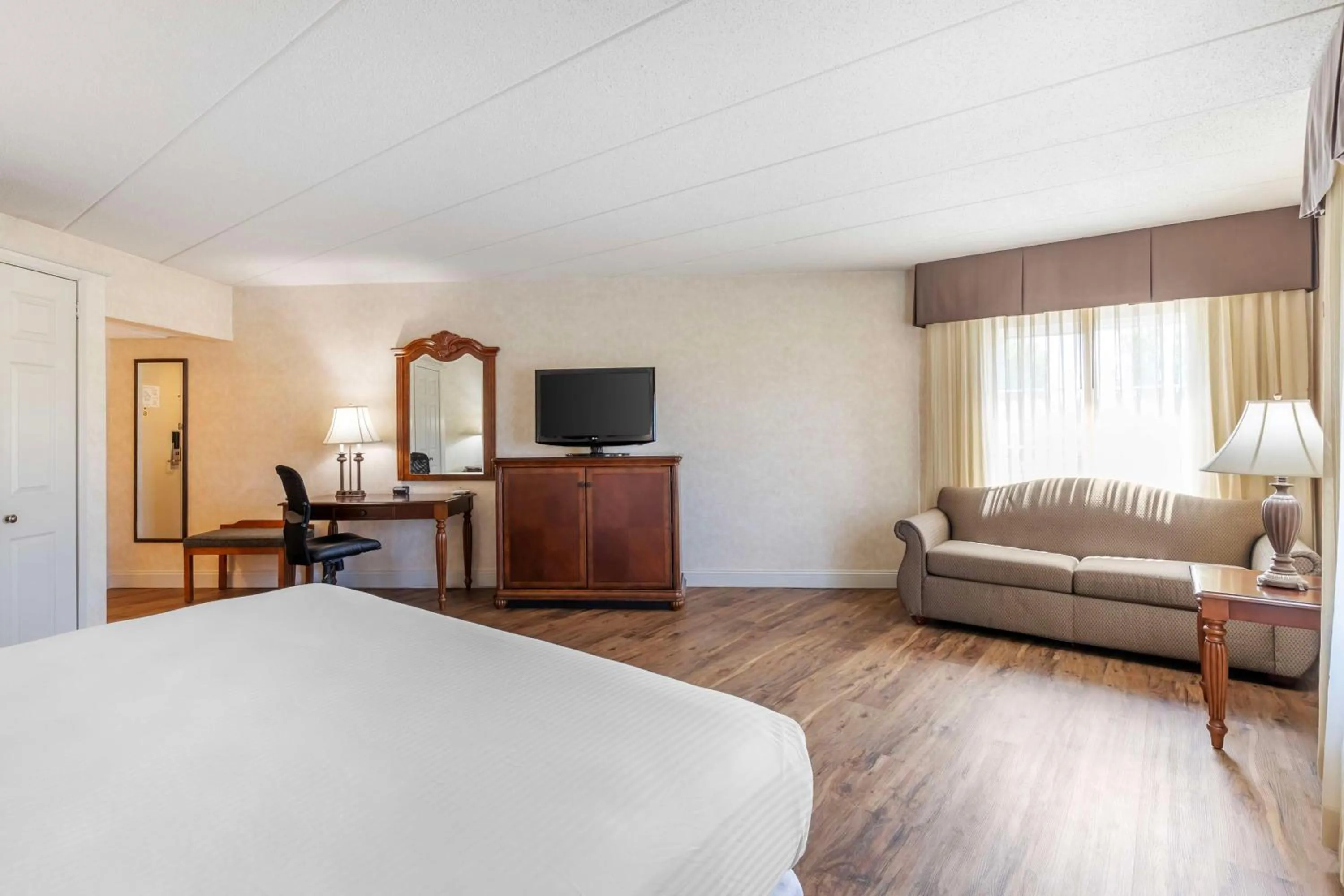 Bedroom, Bed in Best Western Plus Steeplegate Inn