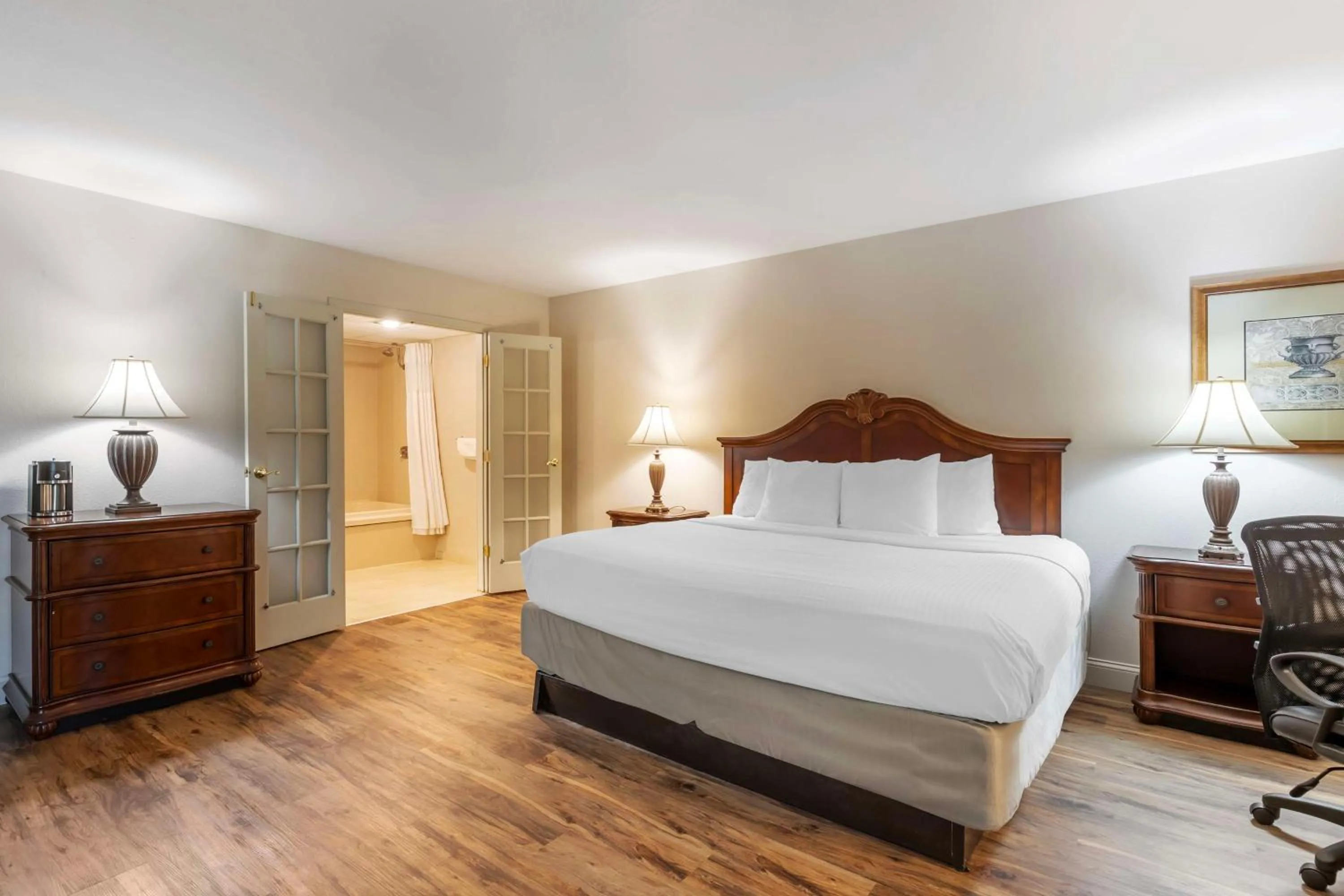 Bedroom, Bed in Best Western Plus Steeplegate Inn