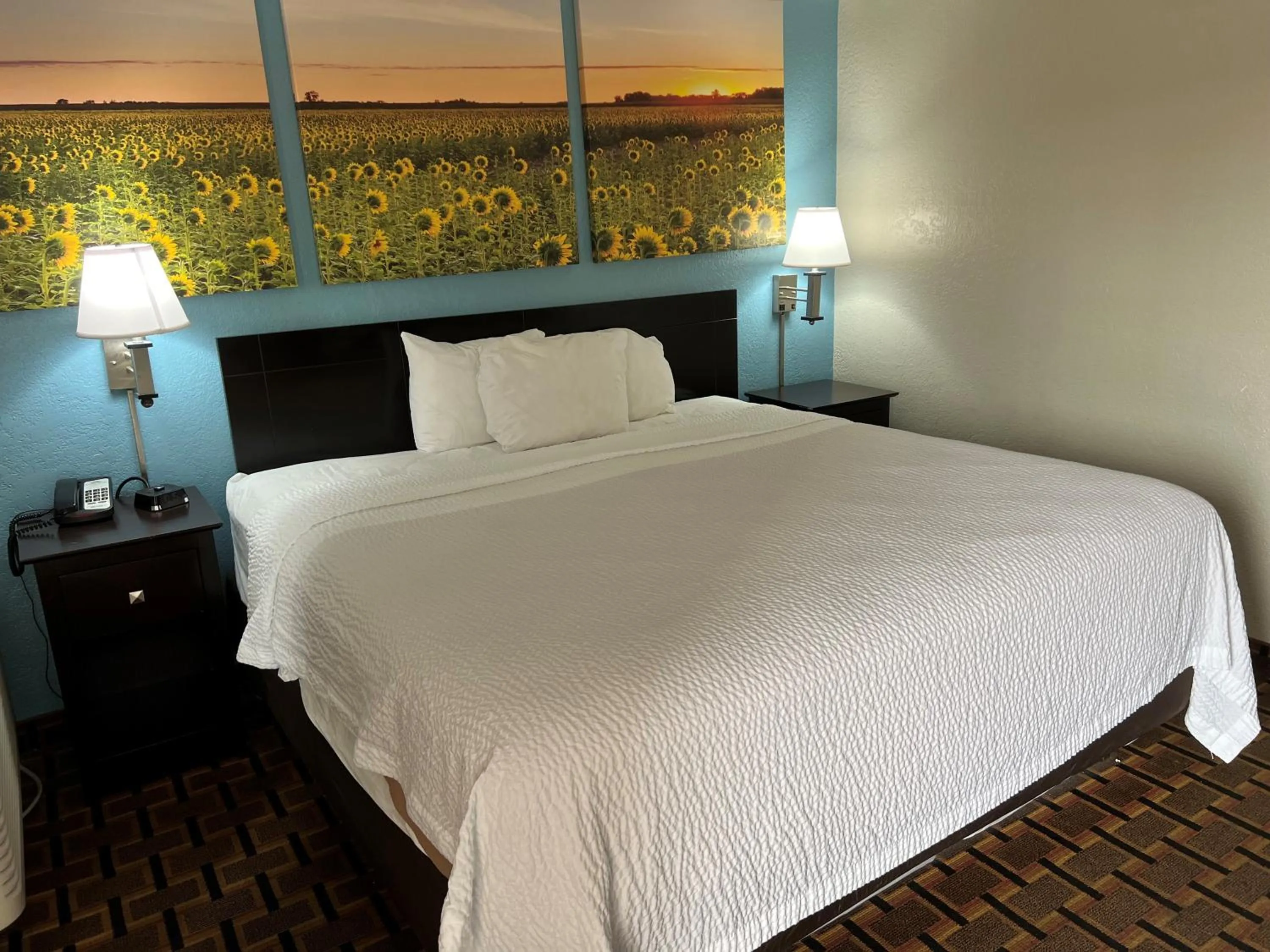 Bed in Days Inn by Wyndham Joplin