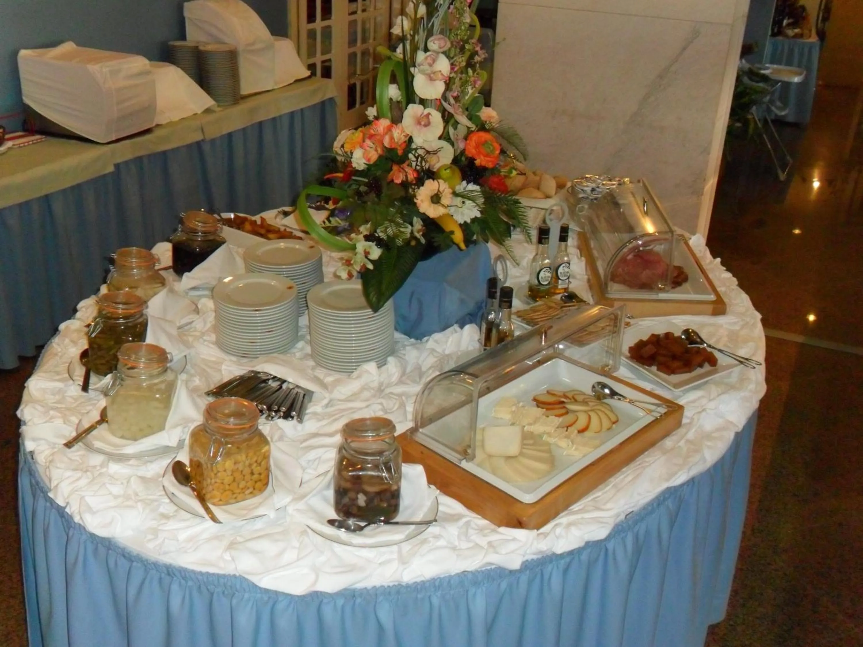 Buffet breakfast in Hotel Apartamento Brisa Sol