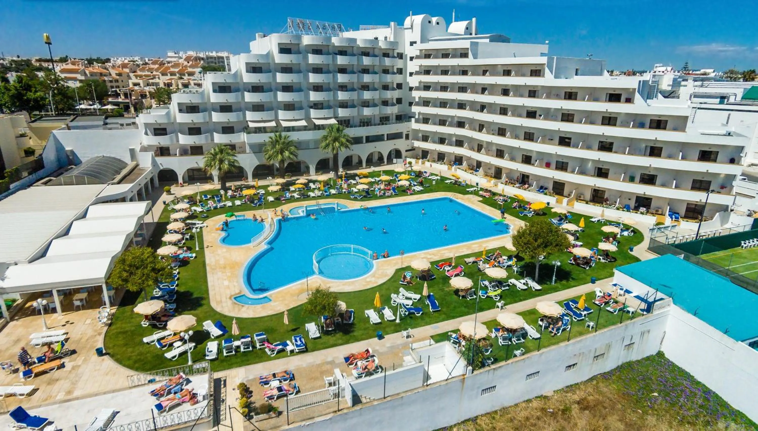 Property building in Hotel Apartamento Brisa Sol