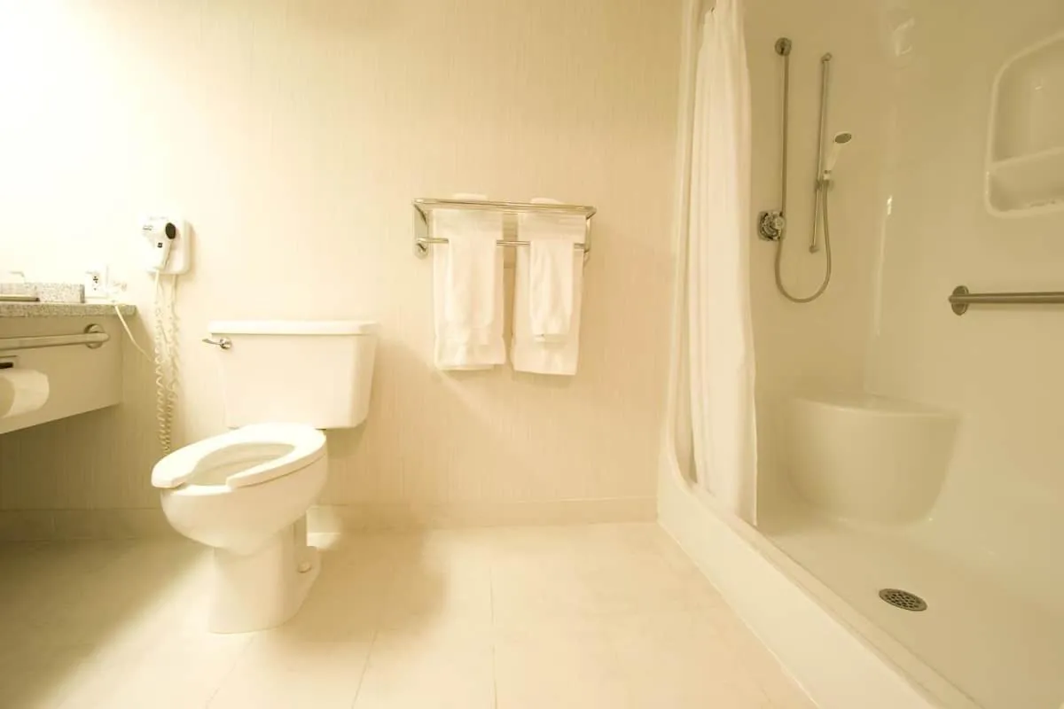 Woodlands Inn & Suites