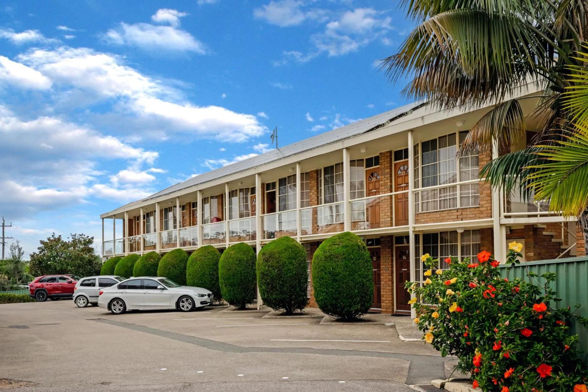 Property building in Sapphire Waters Motor Inn