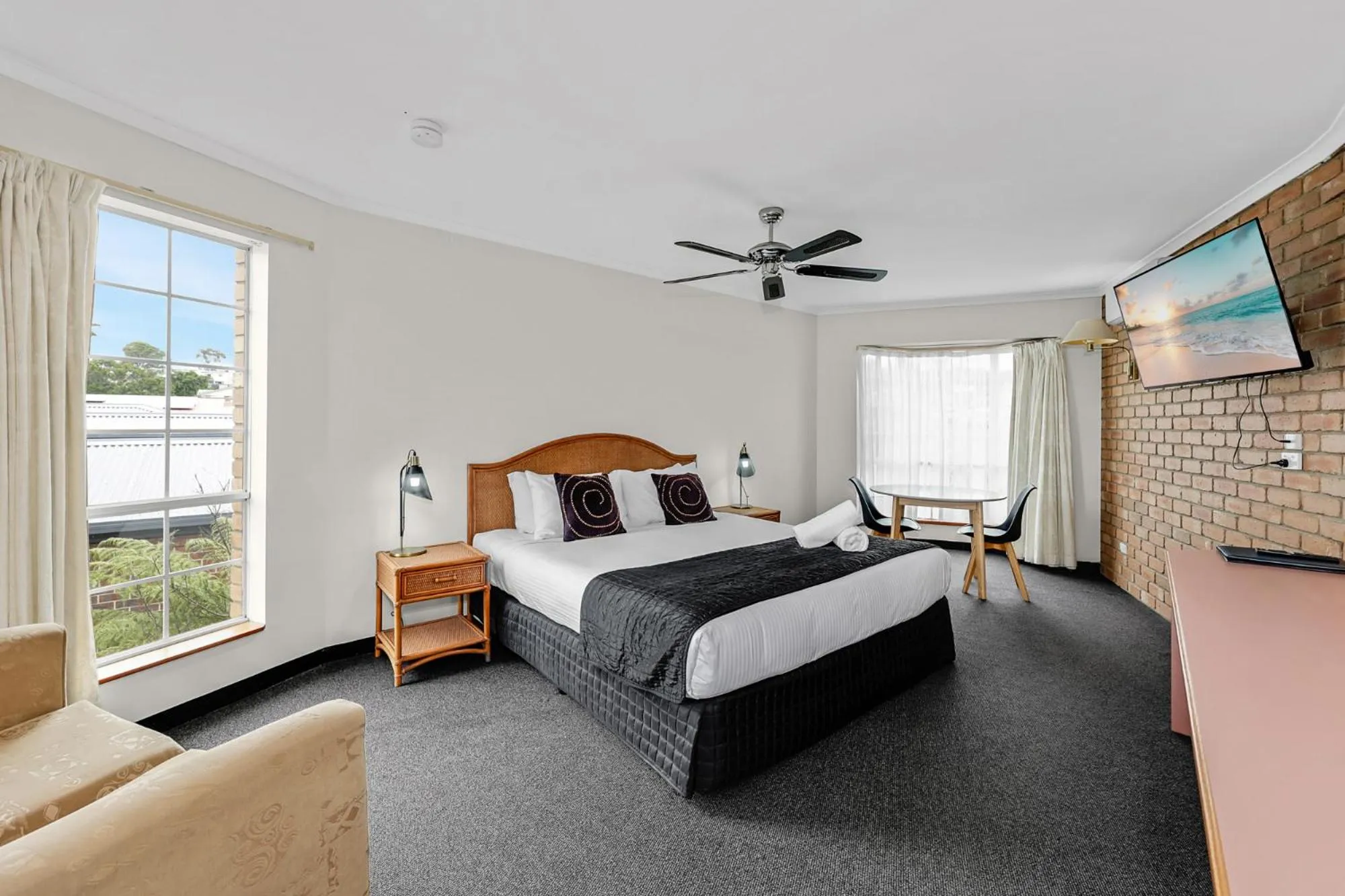 Bedroom, Bed in Sapphire Waters Motor Inn