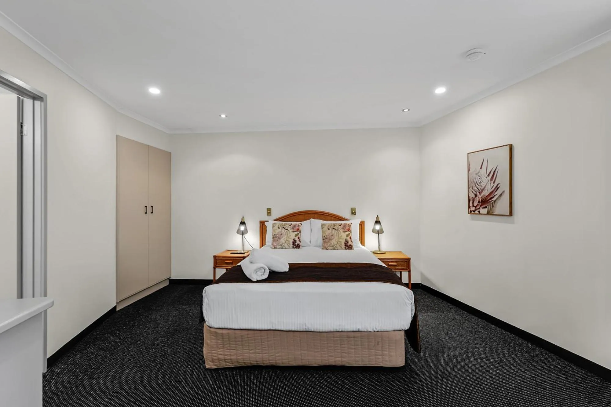 Bedroom, Bed in Sapphire Waters Motor Inn