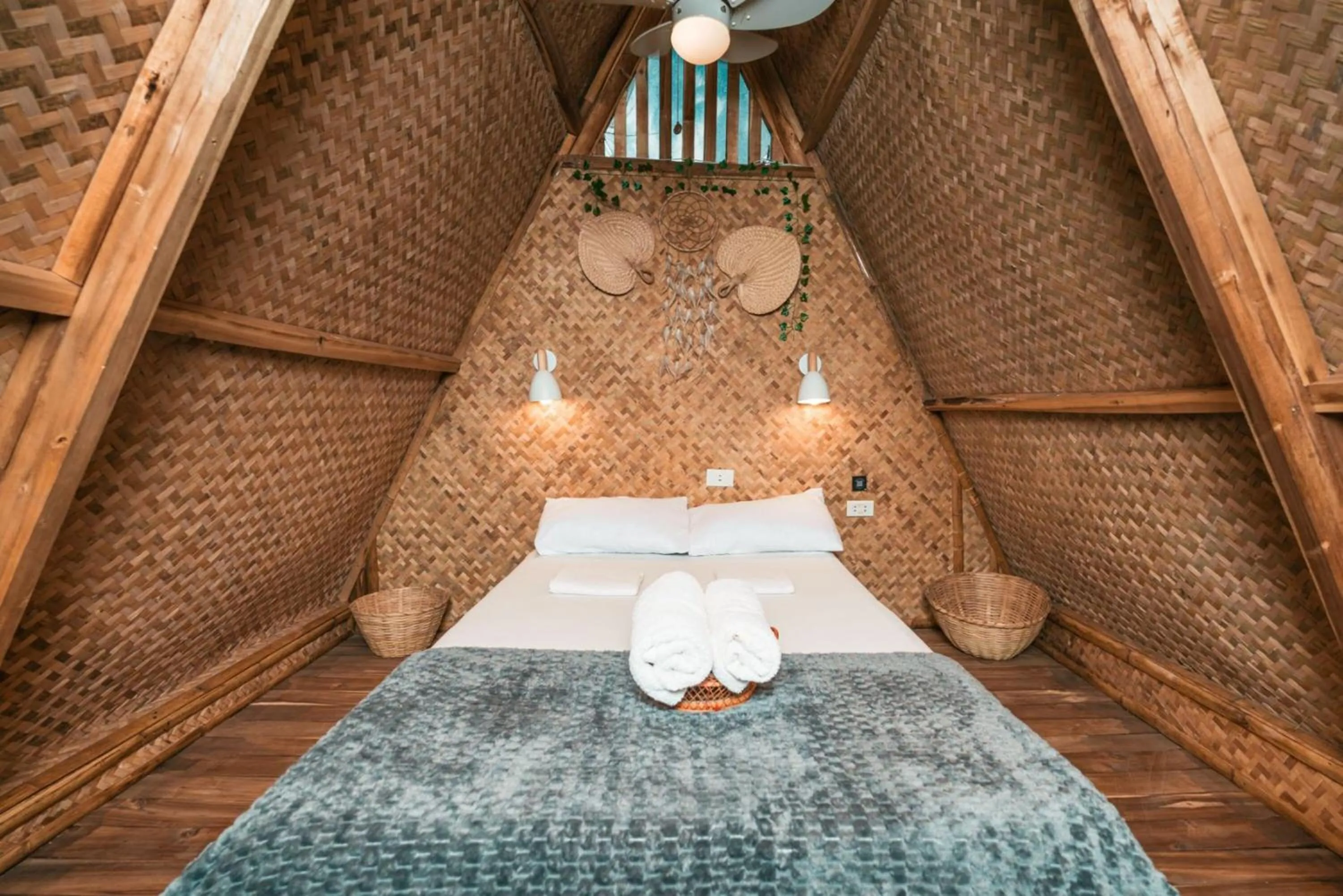 Bed in Mad Monkey Hostel Nacpan Beach