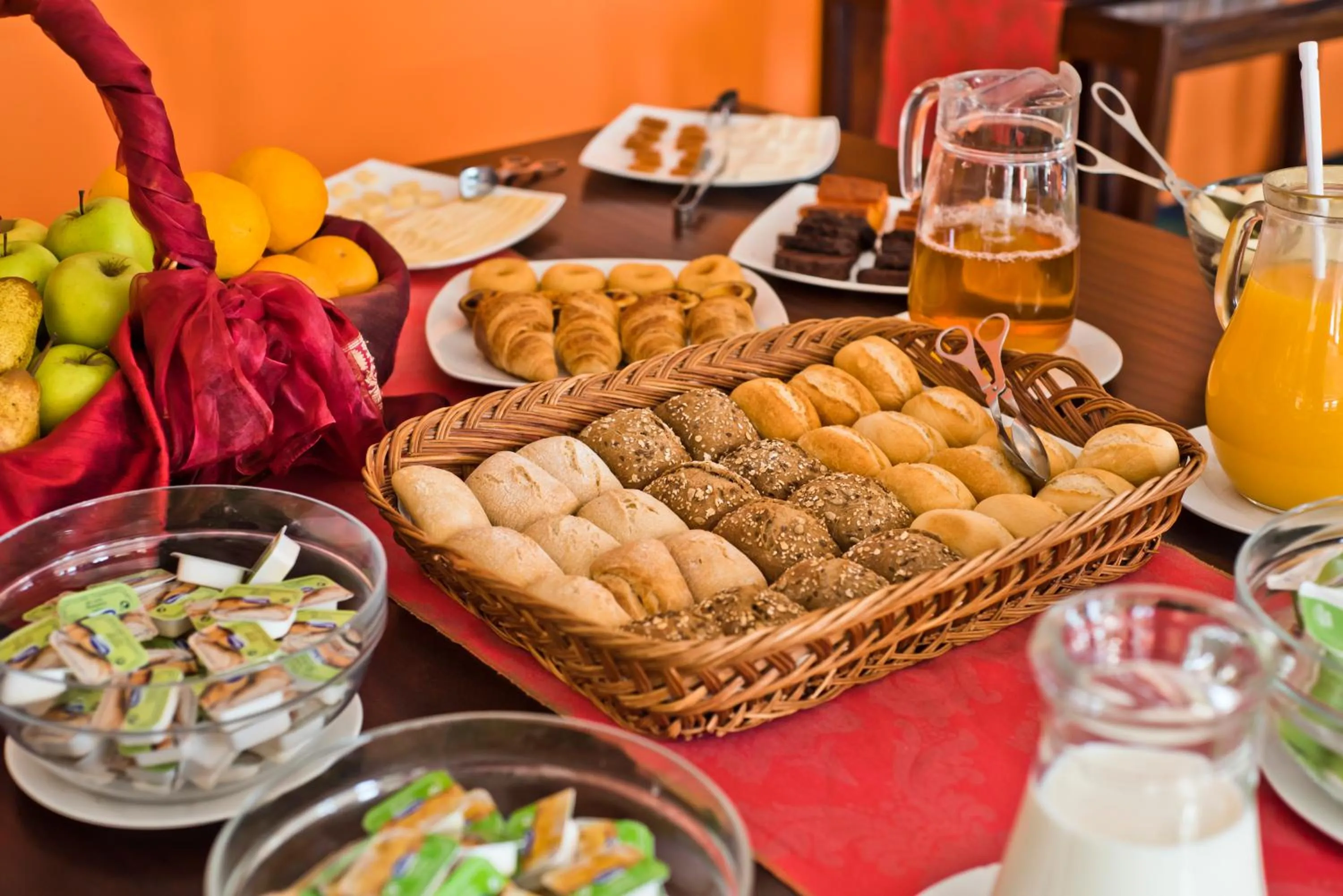 Buffet breakfast in Golden Tulip Caramulo