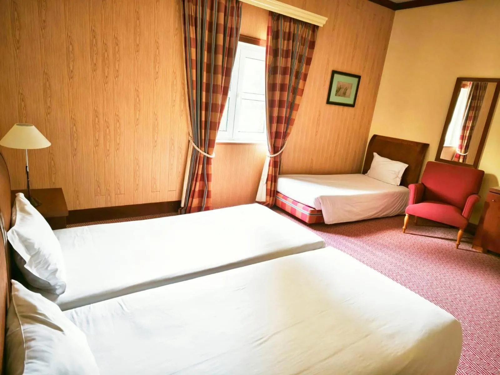 Bed in Golden Tulip Caramulo