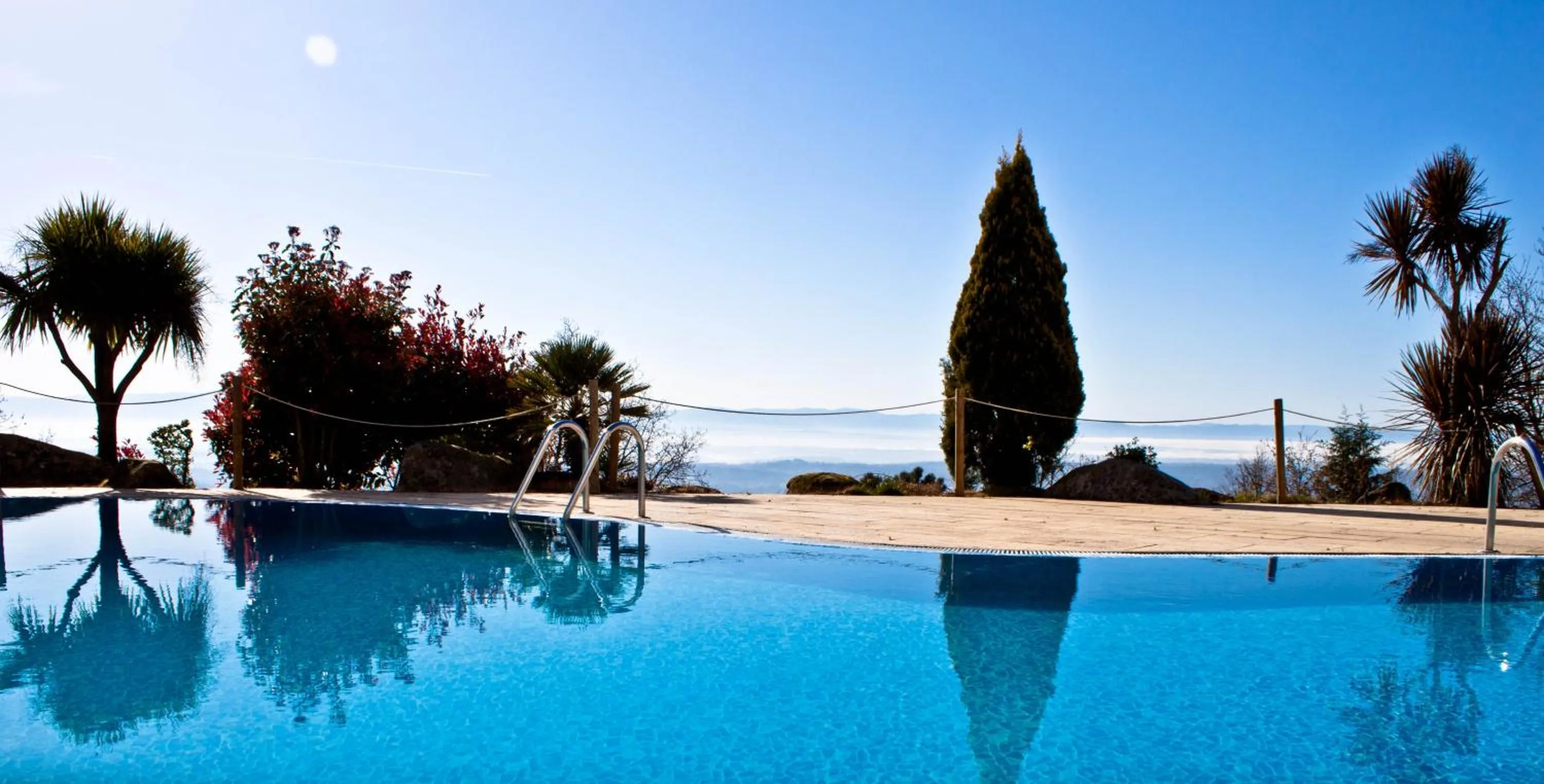 Swimming pool in Golden Tulip Caramulo