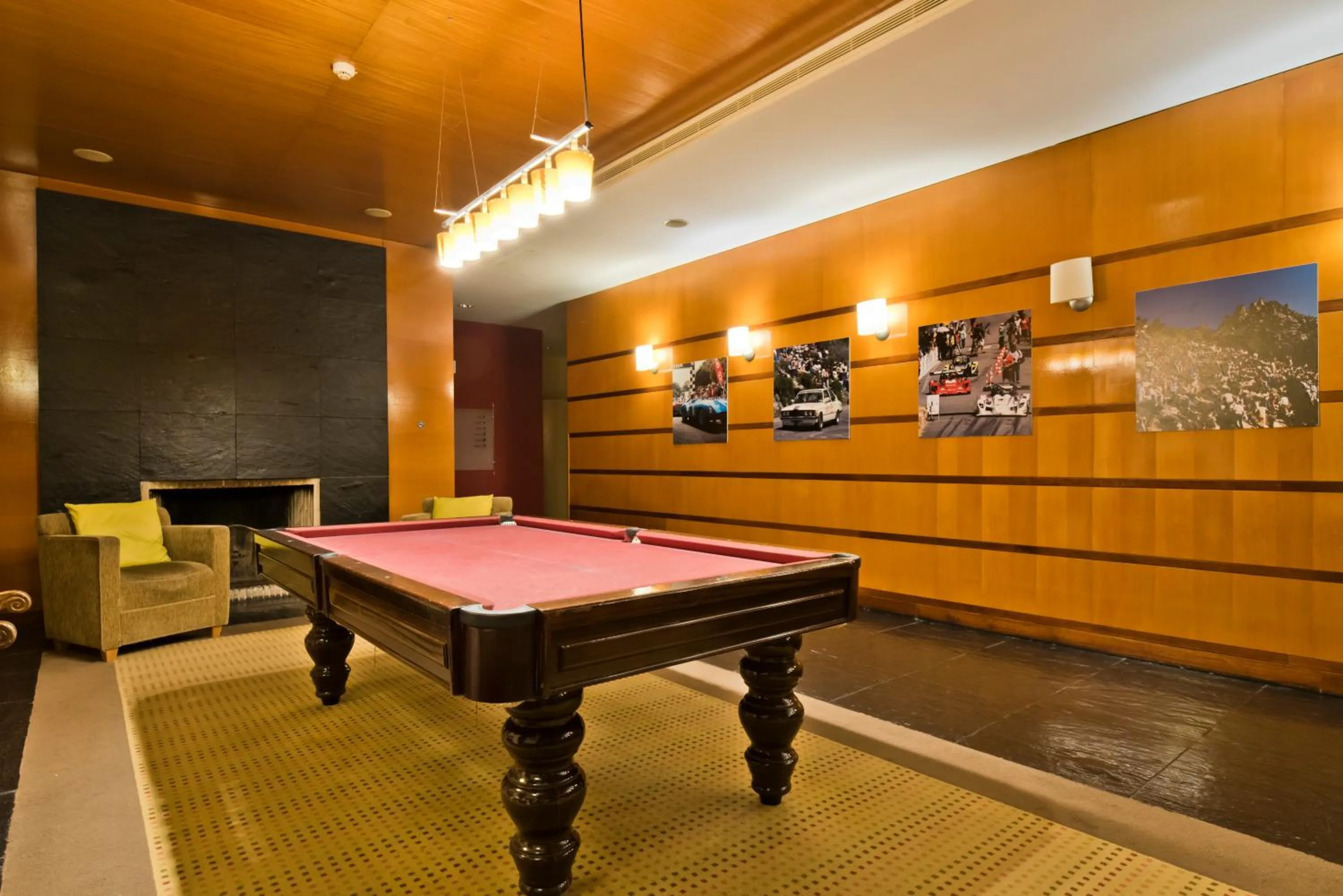 Billiard in Golden Tulip Caramulo