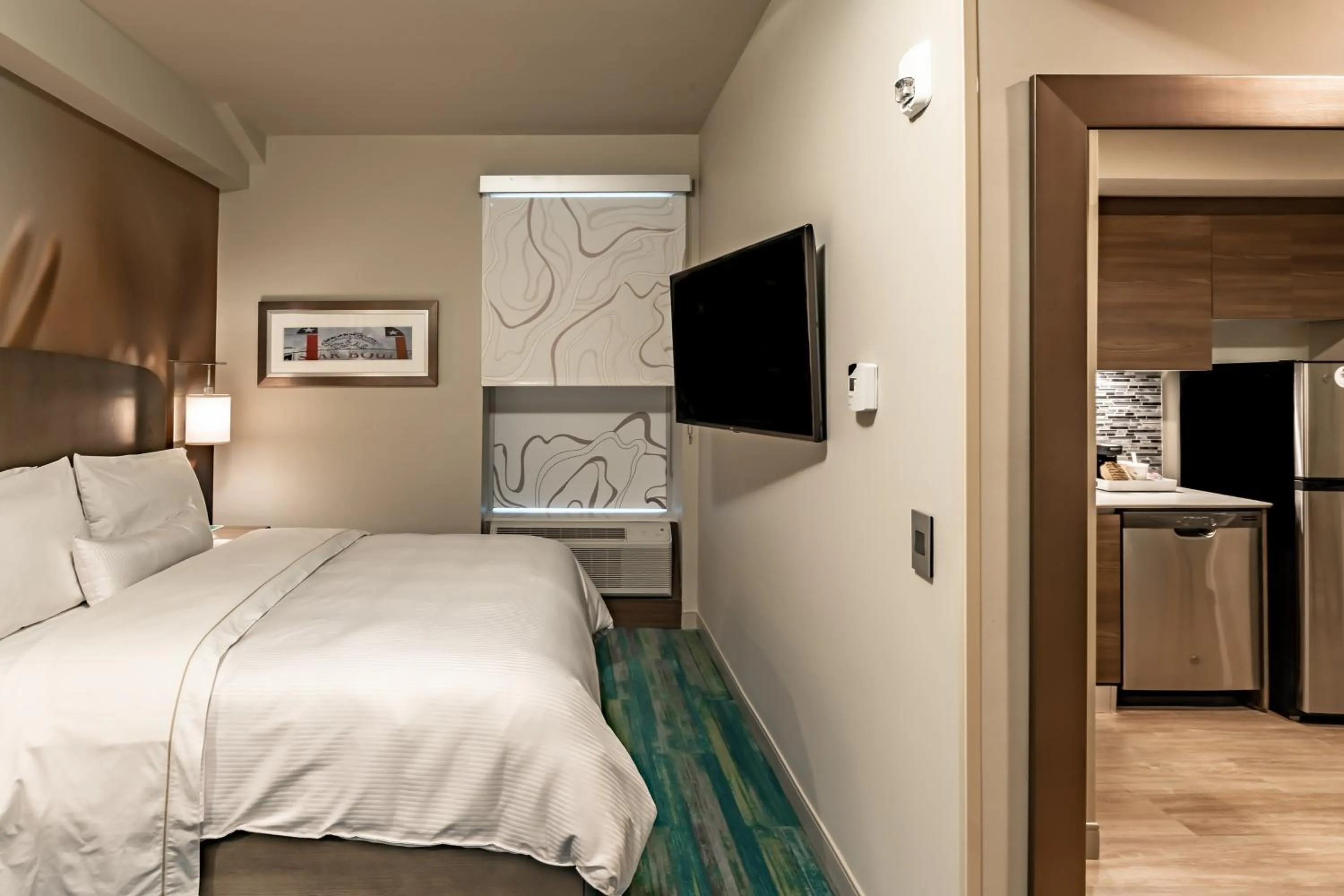 Photo of the whole room, Bed in Element Dallas Downtown East