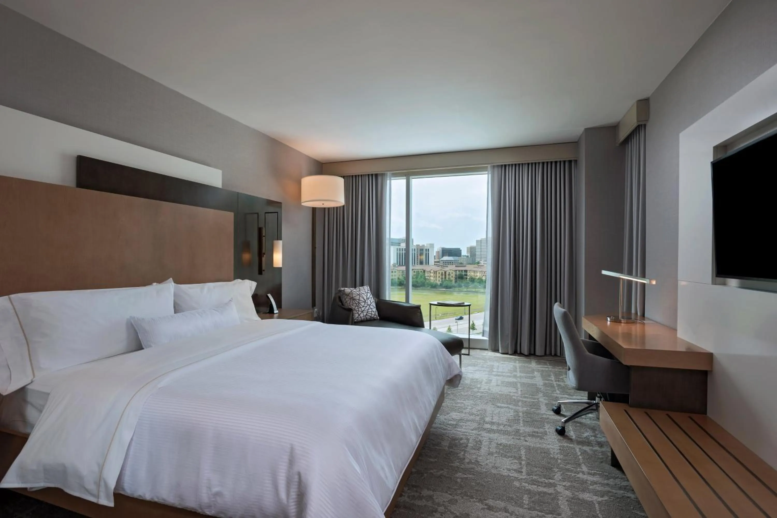 Photo of the whole room, Bed in The Westin Irving Convention Center at Las Colinas