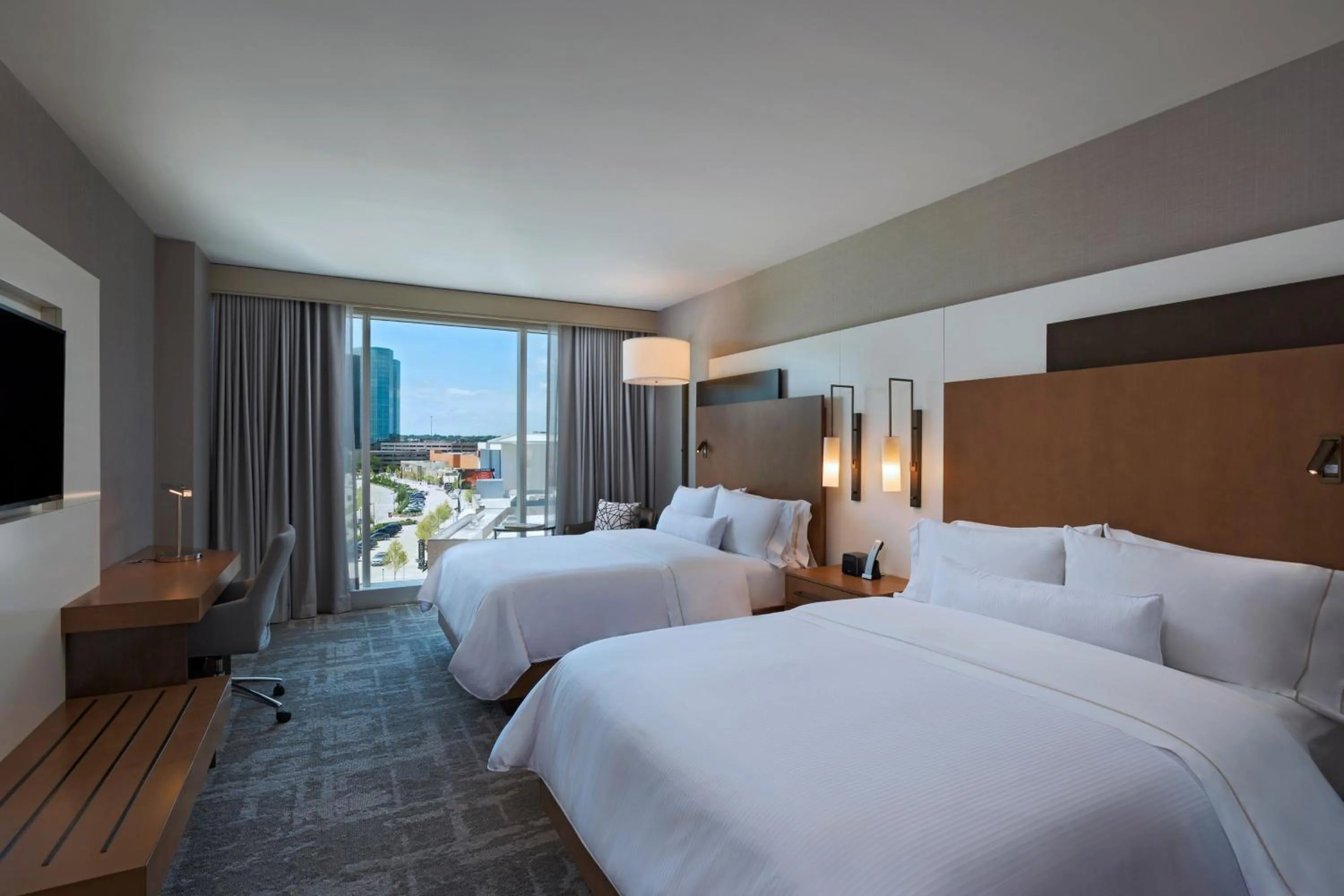 Photo of the whole room, Bed in The Westin Irving Convention Center at Las Colinas