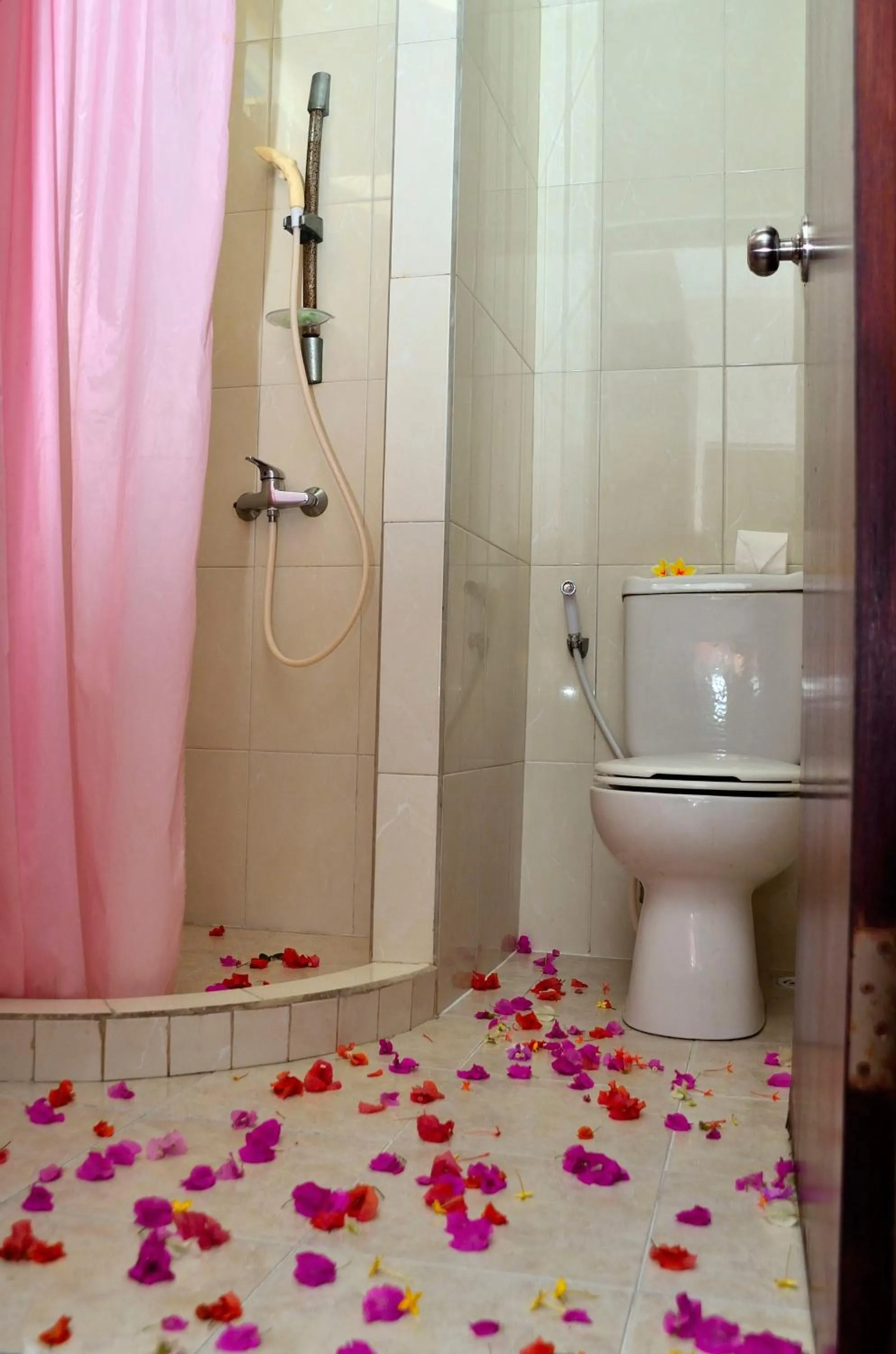Bathroom in Tanjung Sari Inn