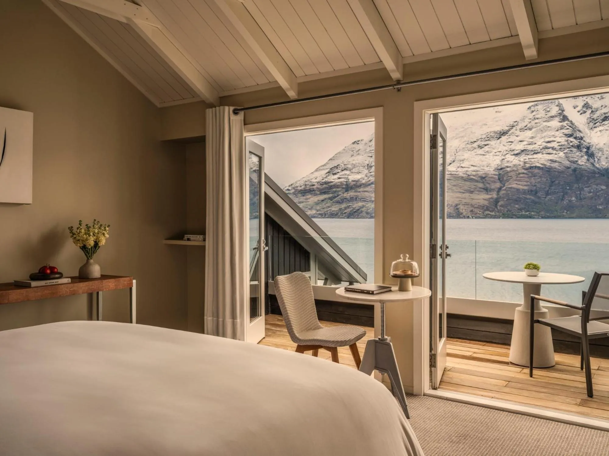 Bedroom, Bed in Rosewood Matakauri