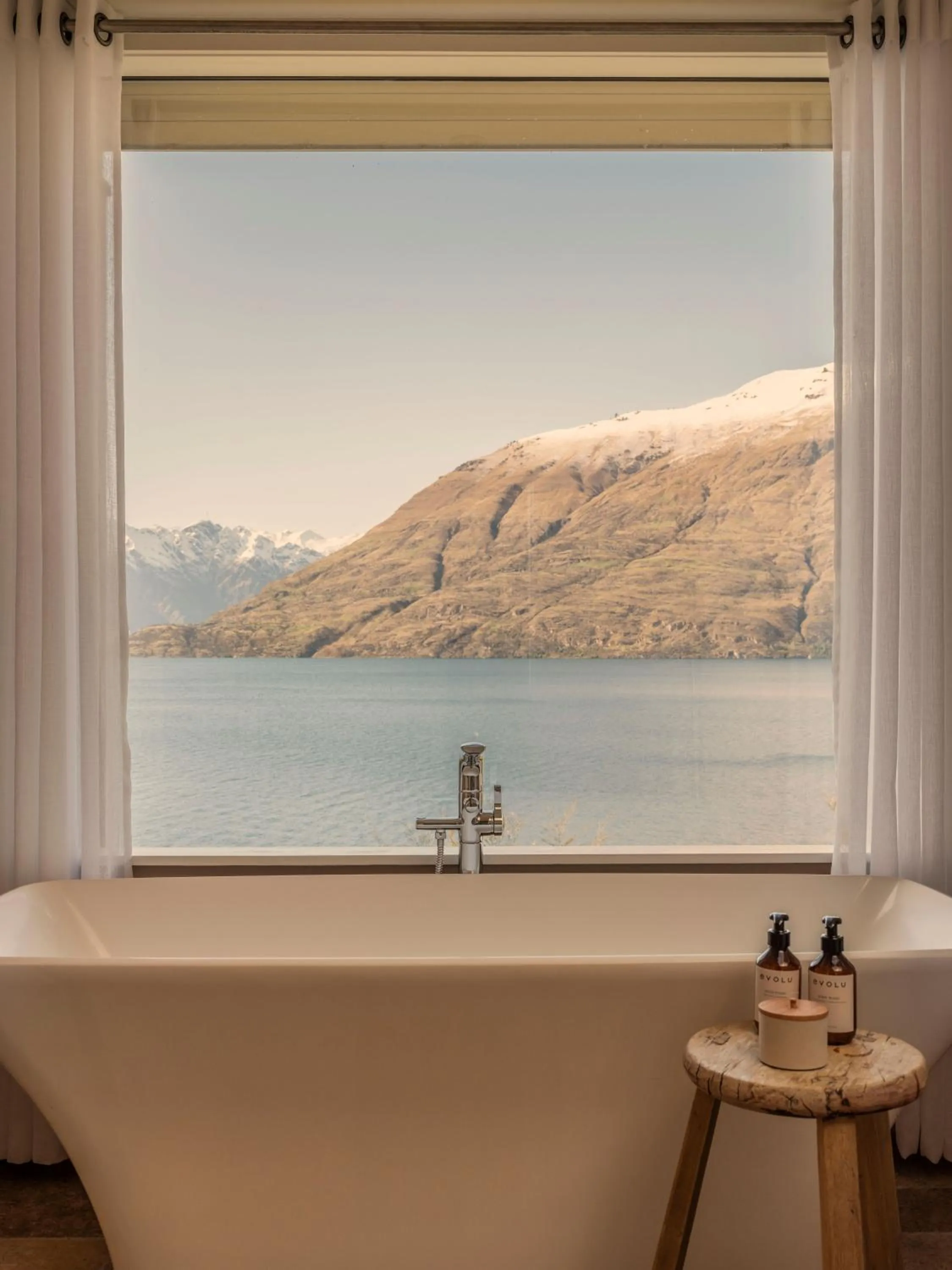 Public Bath in Rosewood Matakauri