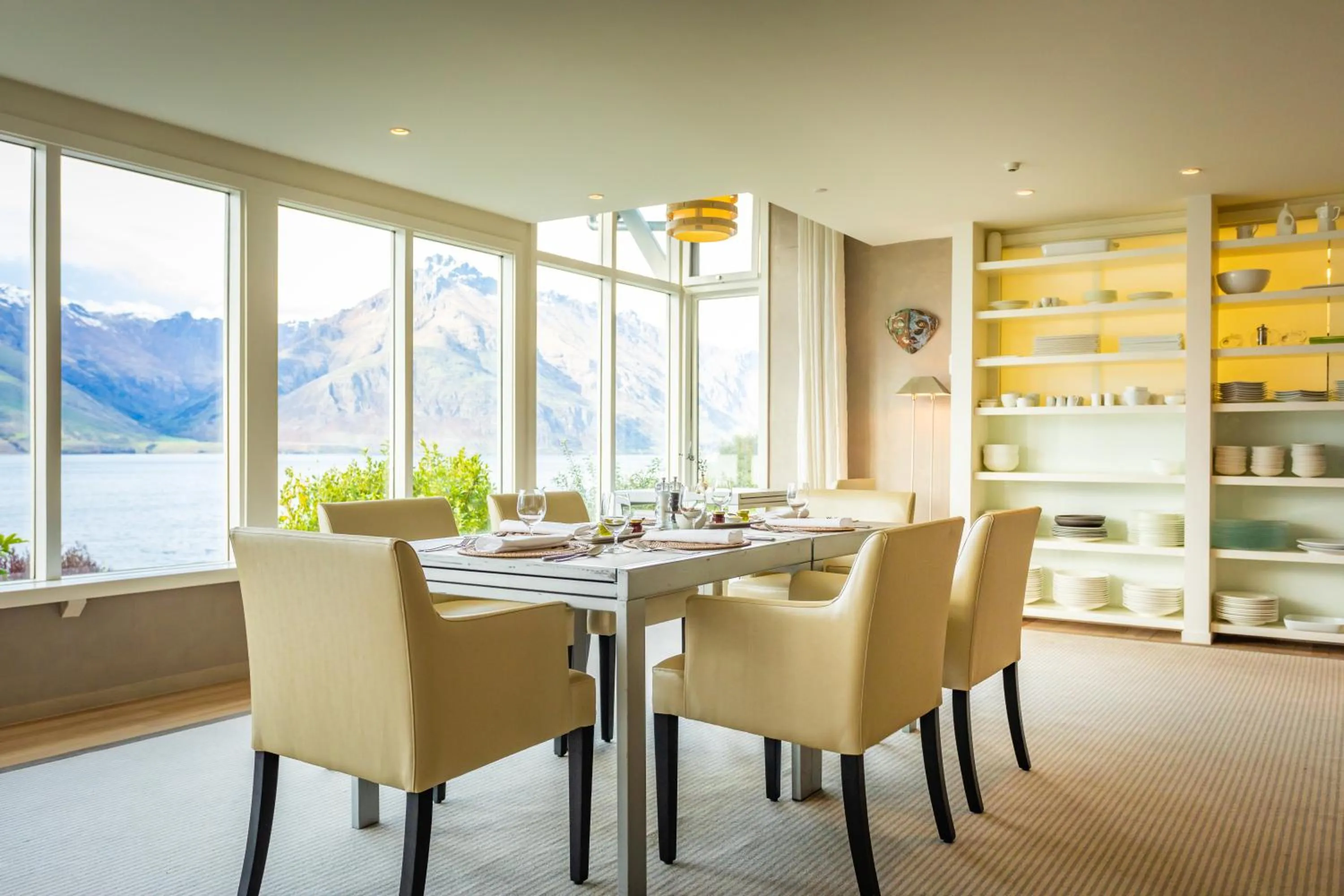 Dining area in Rosewood Matakauri