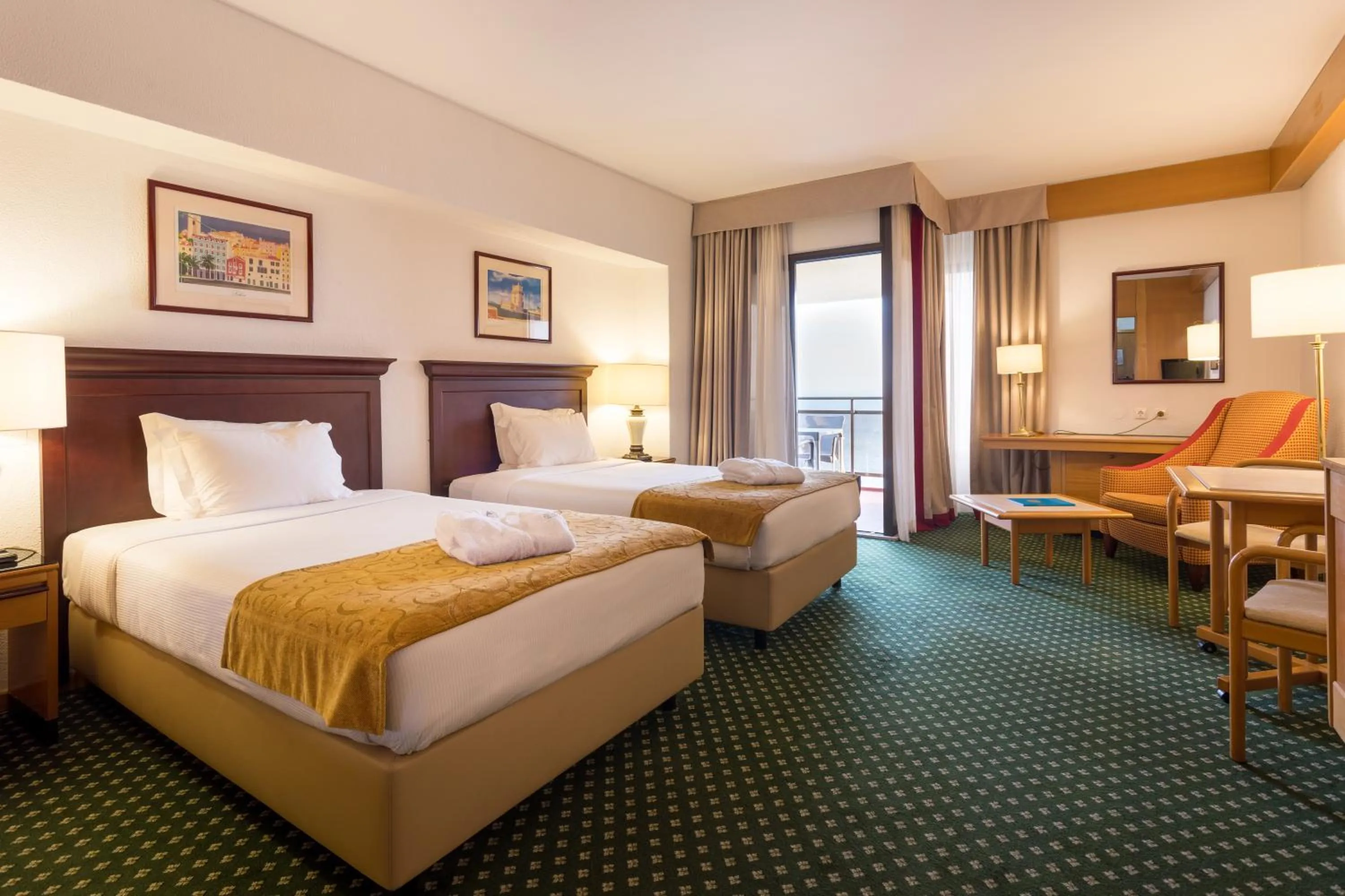 Photo of the whole room in Hotel Estoril Eden