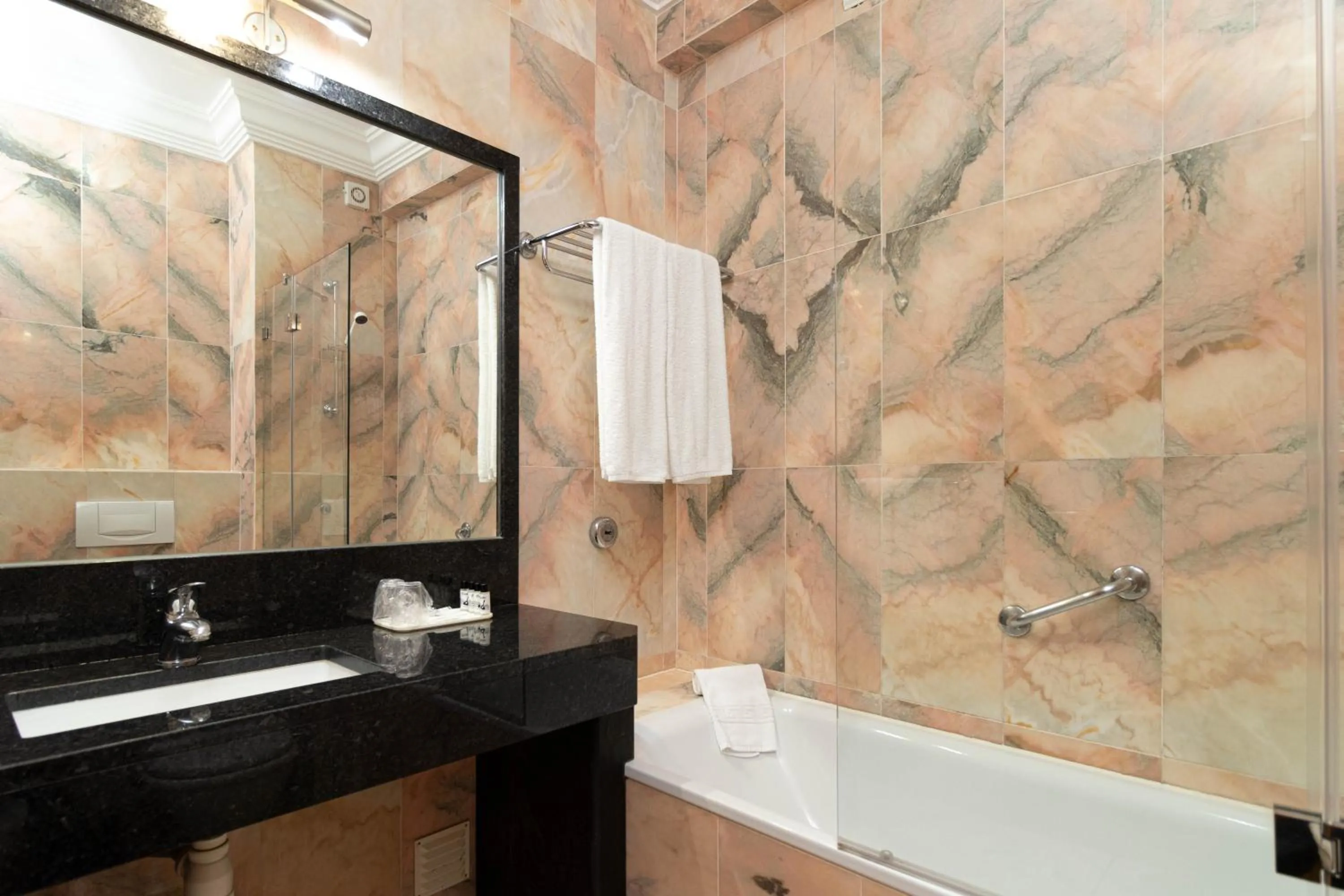 Toilet in Hotel Maritur - Adults Only