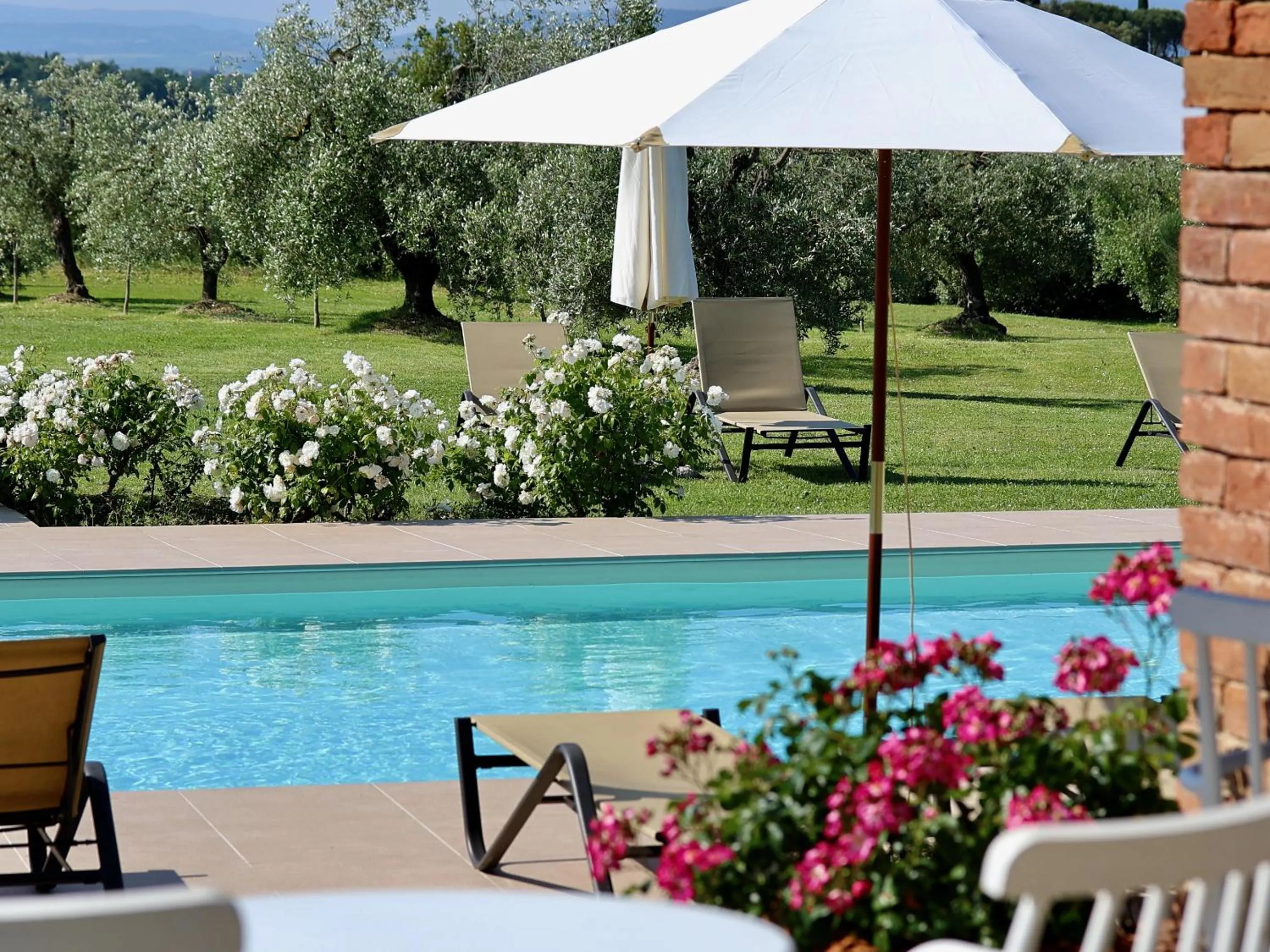 Garden in Ca' Bianca Tuscany Relais