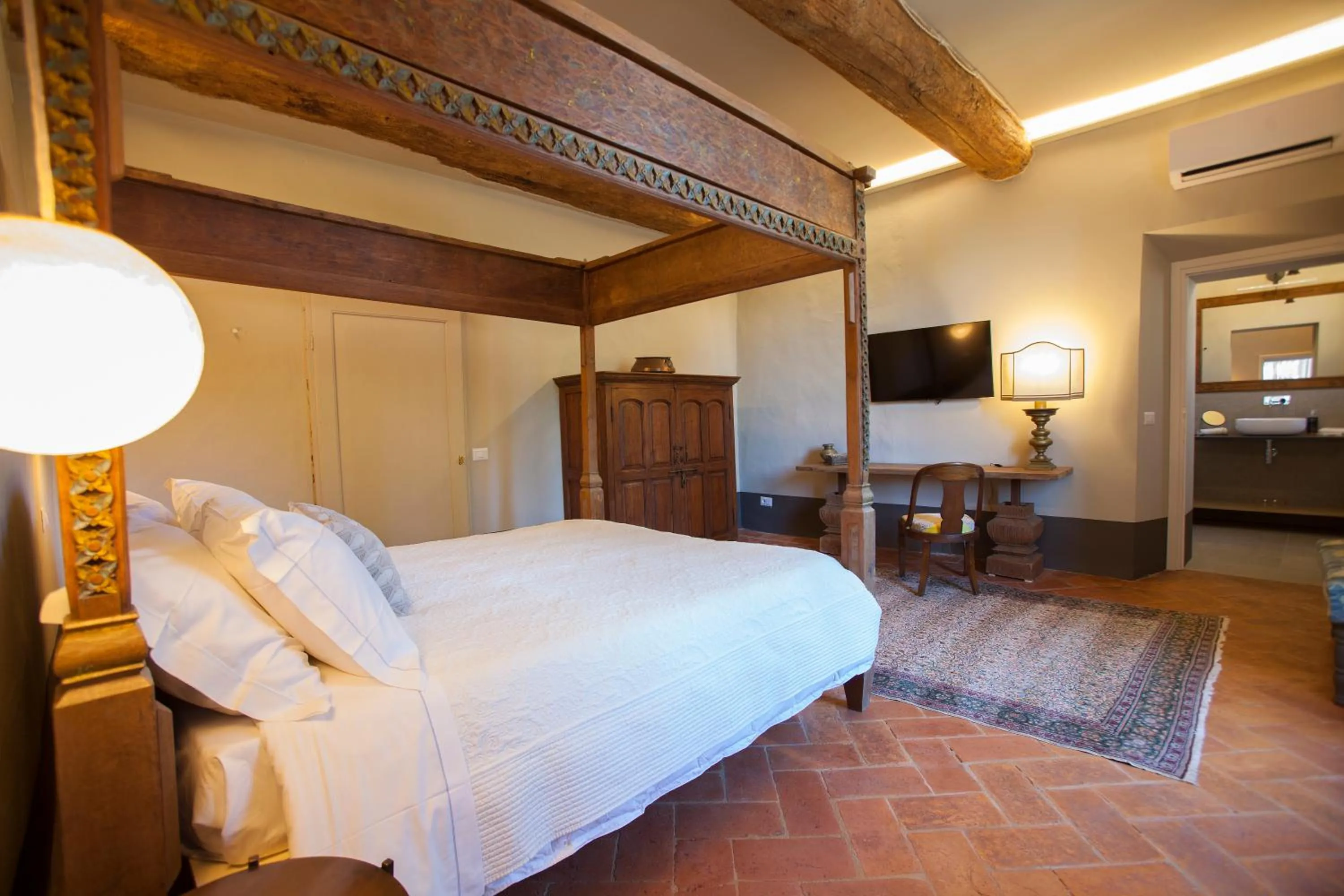 Bed in Ca' Bianca Tuscany Relais