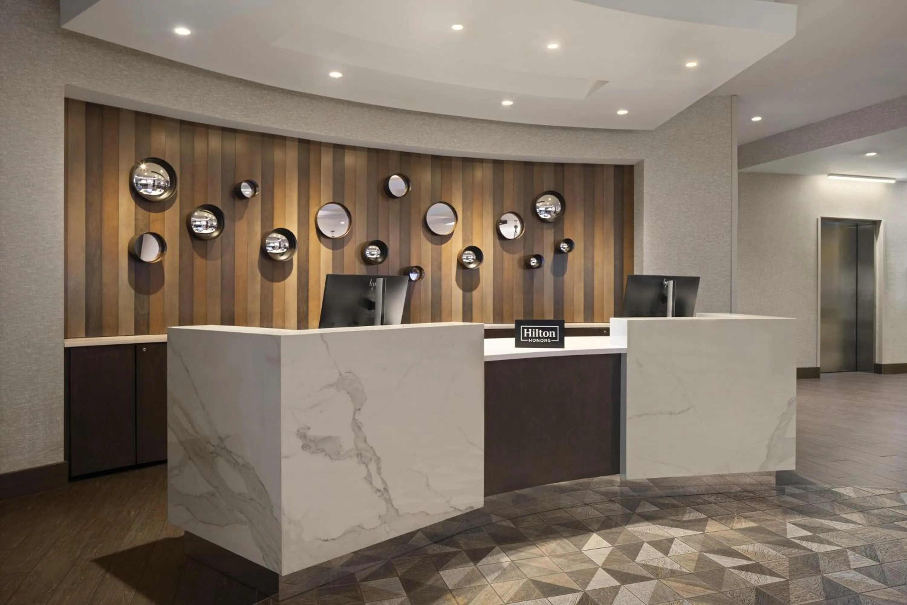 Lobby or reception in DoubleTree by Hilton Charleston Riverview