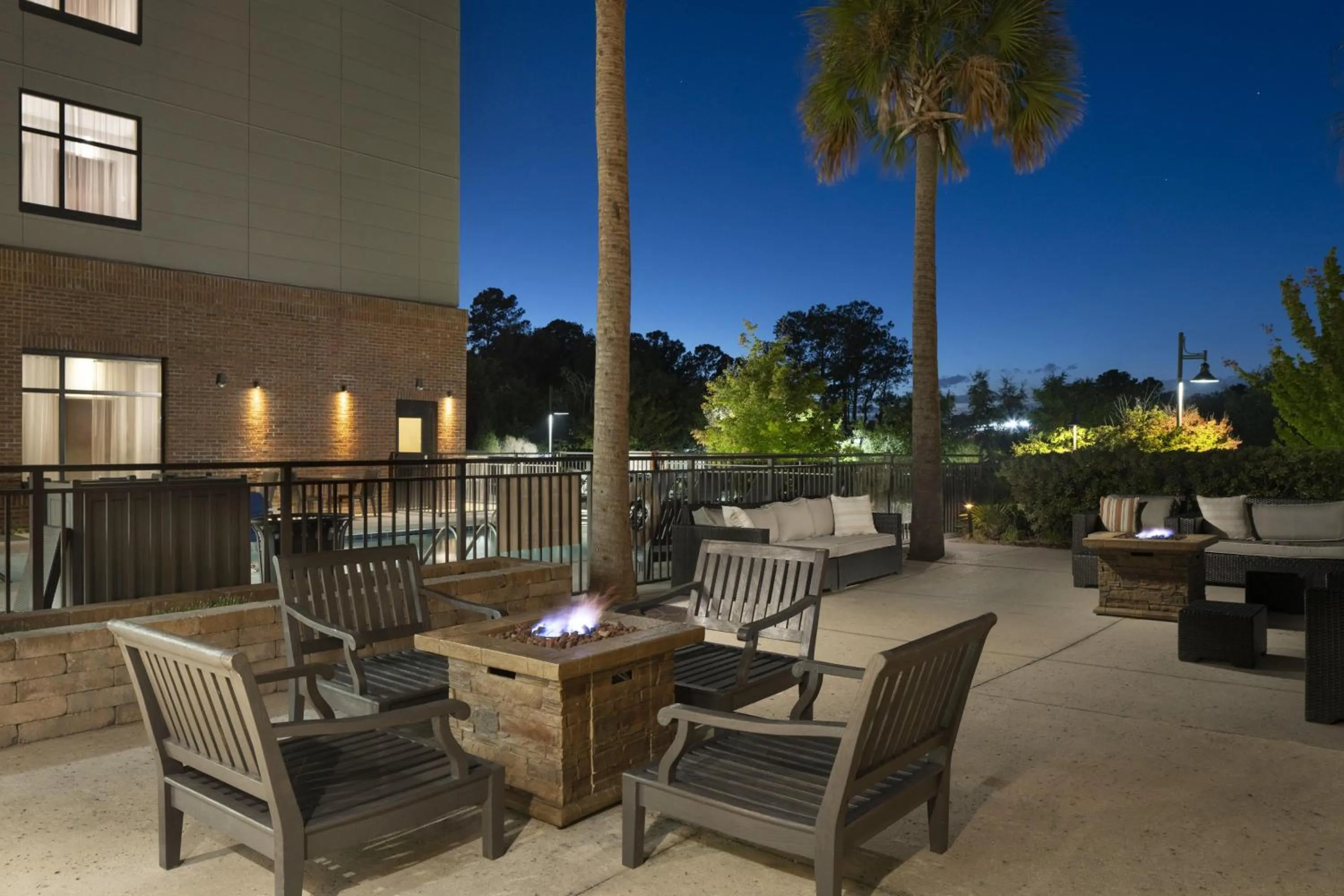 Patio in DoubleTree by Hilton Charleston Riverview