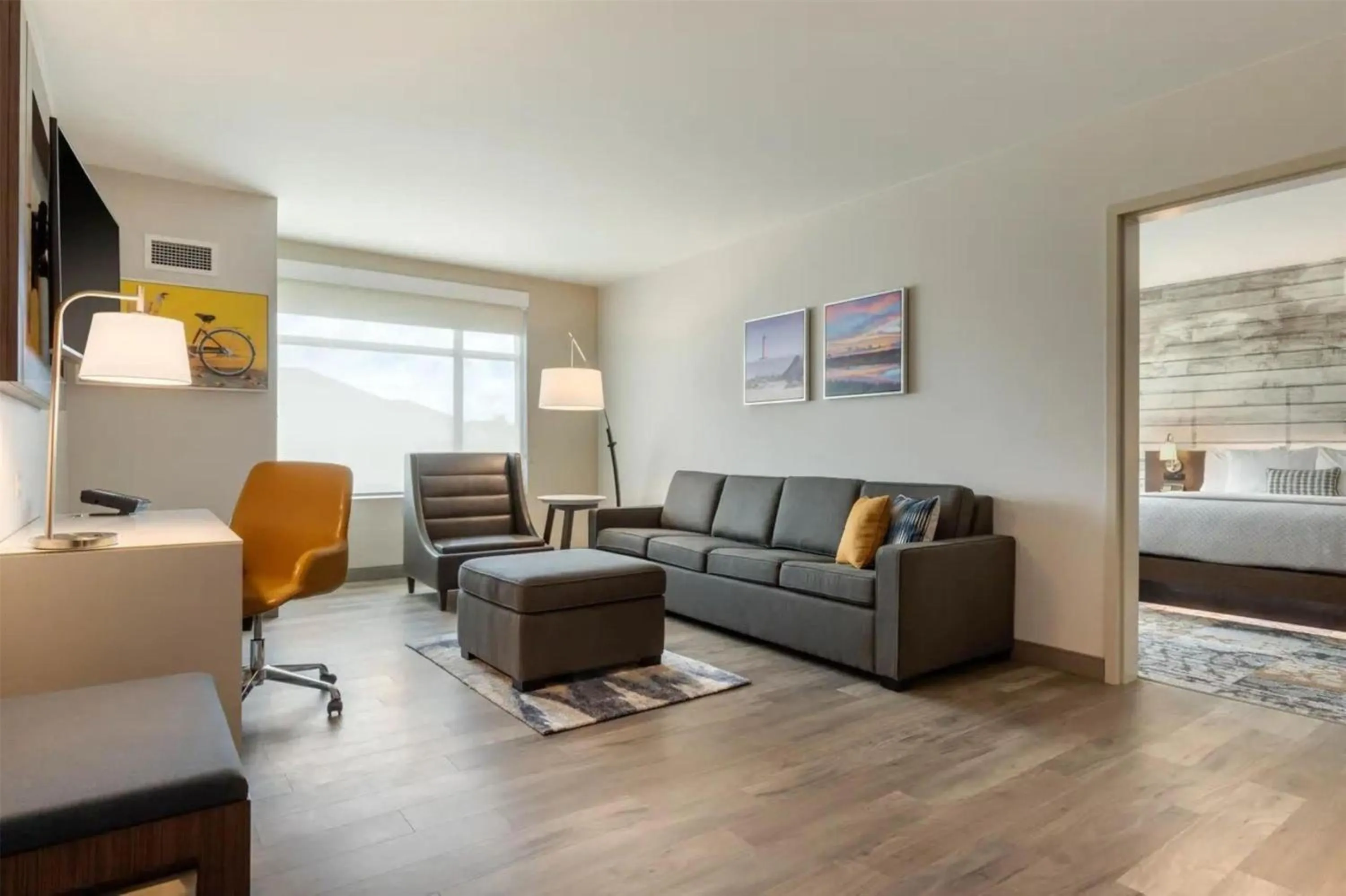 Living room in DoubleTree by Hilton Charleston Riverview