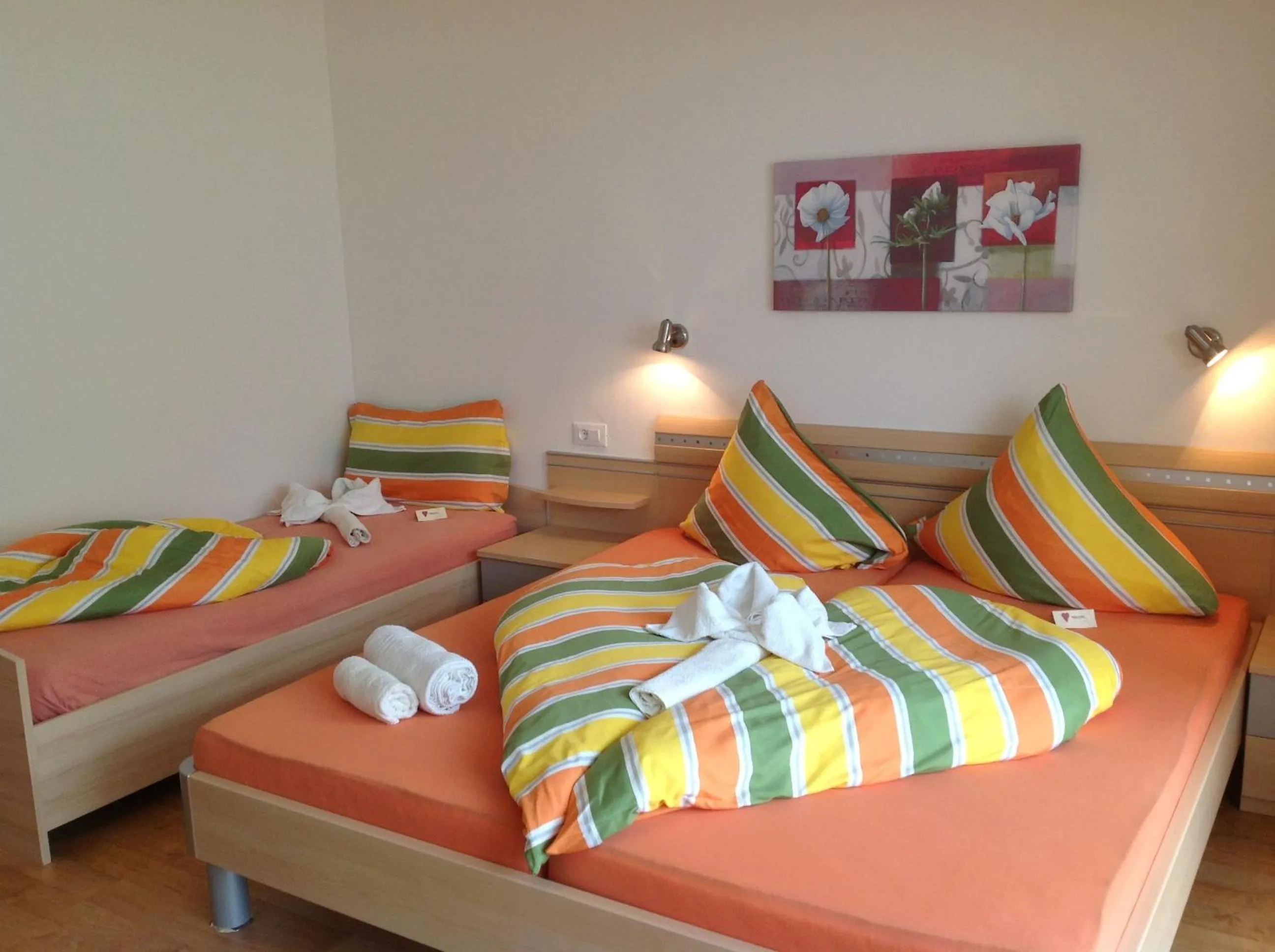 Photo of the whole room, Bed in Gasthaus Jaufenblick